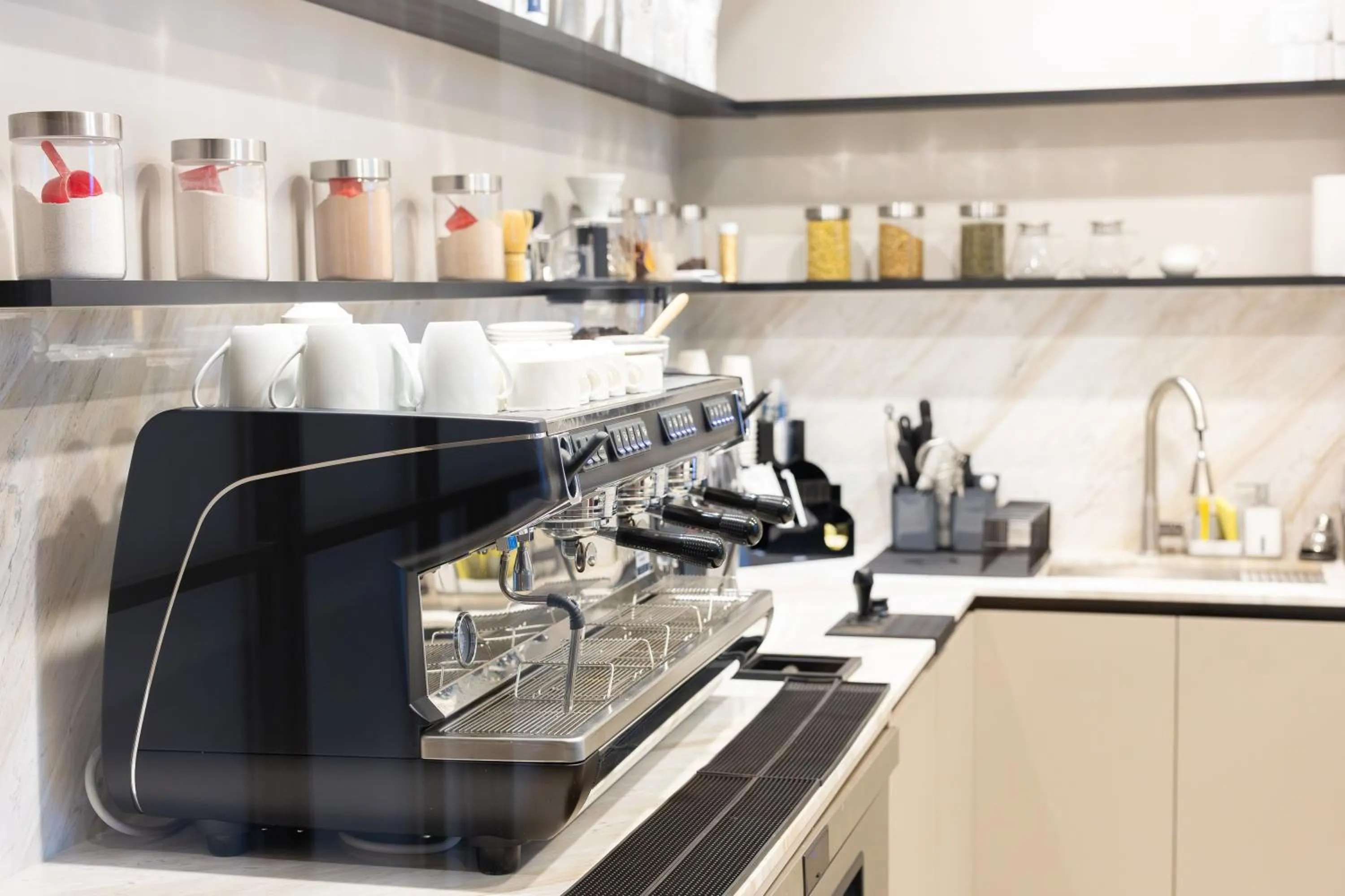 Restaurant/places to eat in Victoria Hotel and Suites Panama