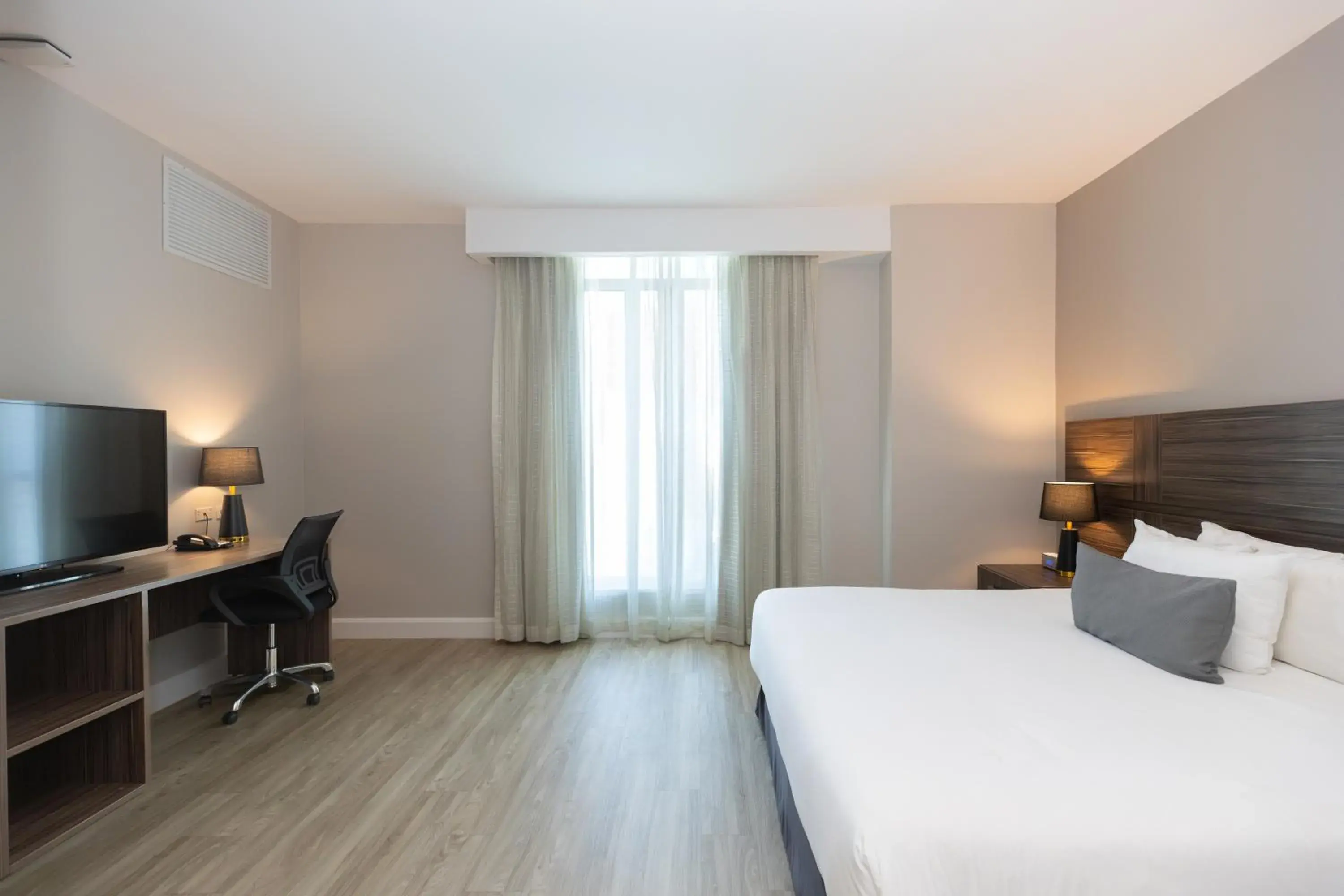 Deluxe King Room - Non-Smoking in Victoria Hotel and Suites Panama Deluxe King Room - Non-Smoking in Victoria Hotel and Suites Panama