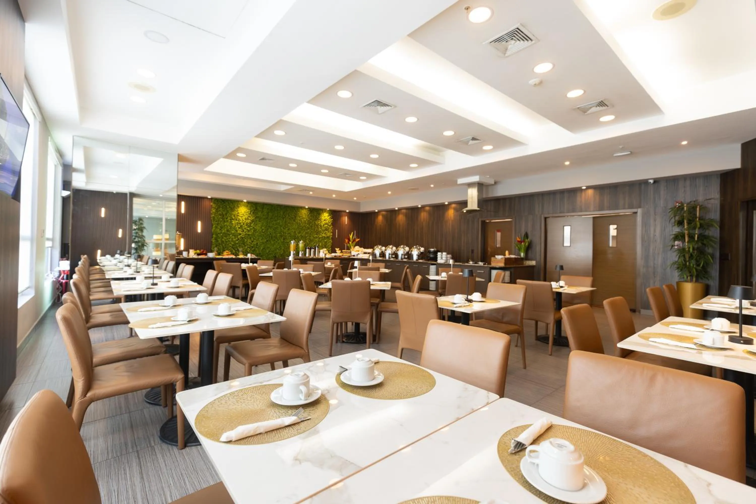 Restaurant/places to eat in Victoria Hotel and Suites Panama