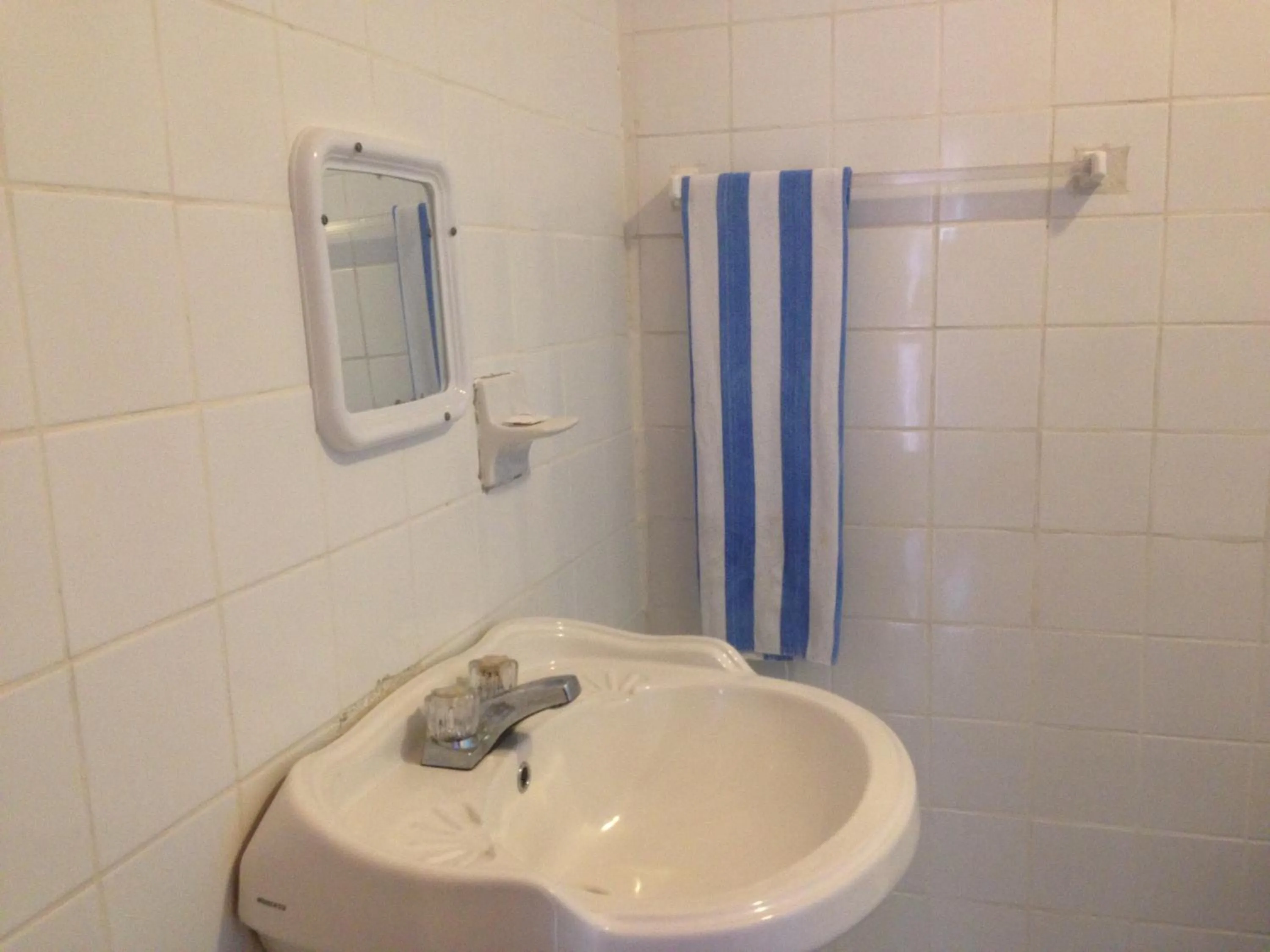 Shower in La Delphina Bed and Breakfast Bar and Grill