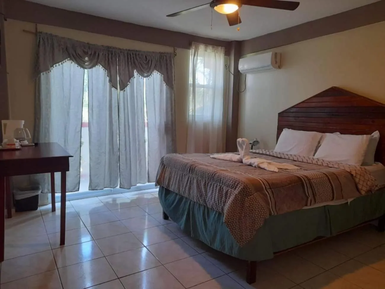 Bed in La Delphina Bed and Breakfast Bar and Grill