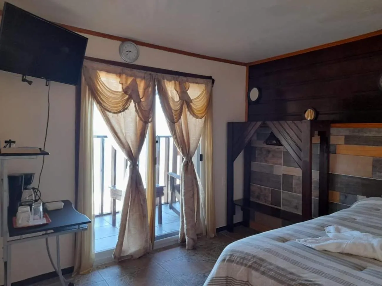 Bed in La Delphina Bed and Breakfast Bar and Grill