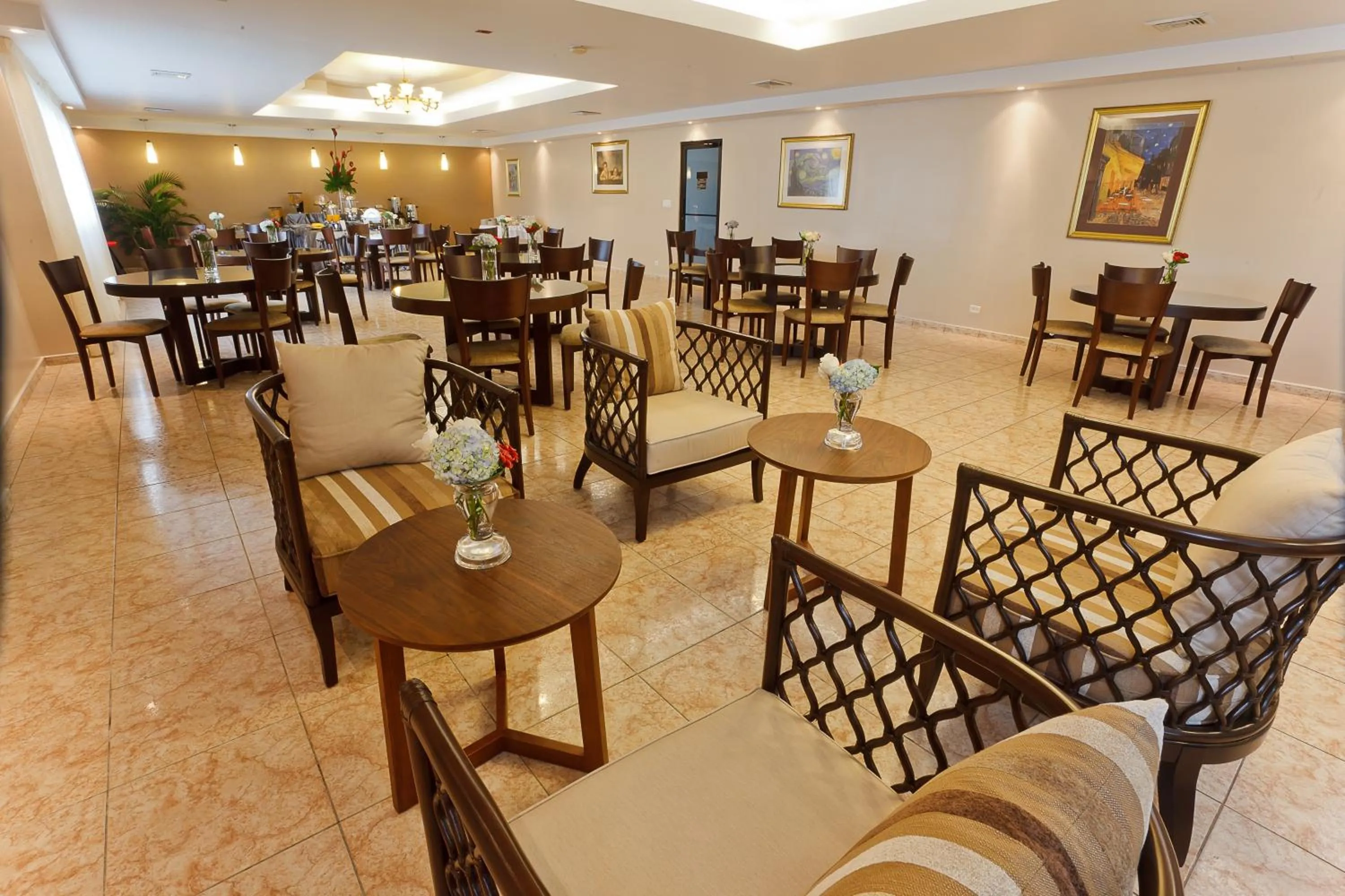 Restaurant/places to eat in Hotel Coral Suites