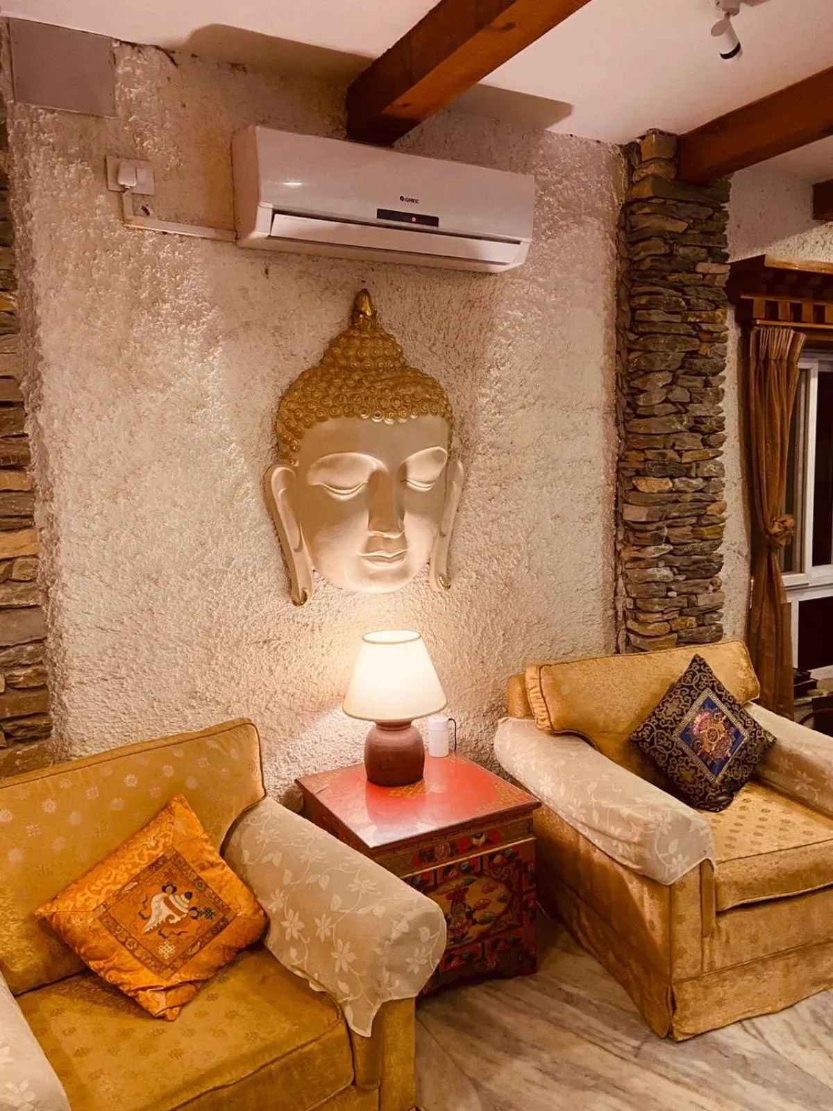 Three Jewels Boutique Hotel