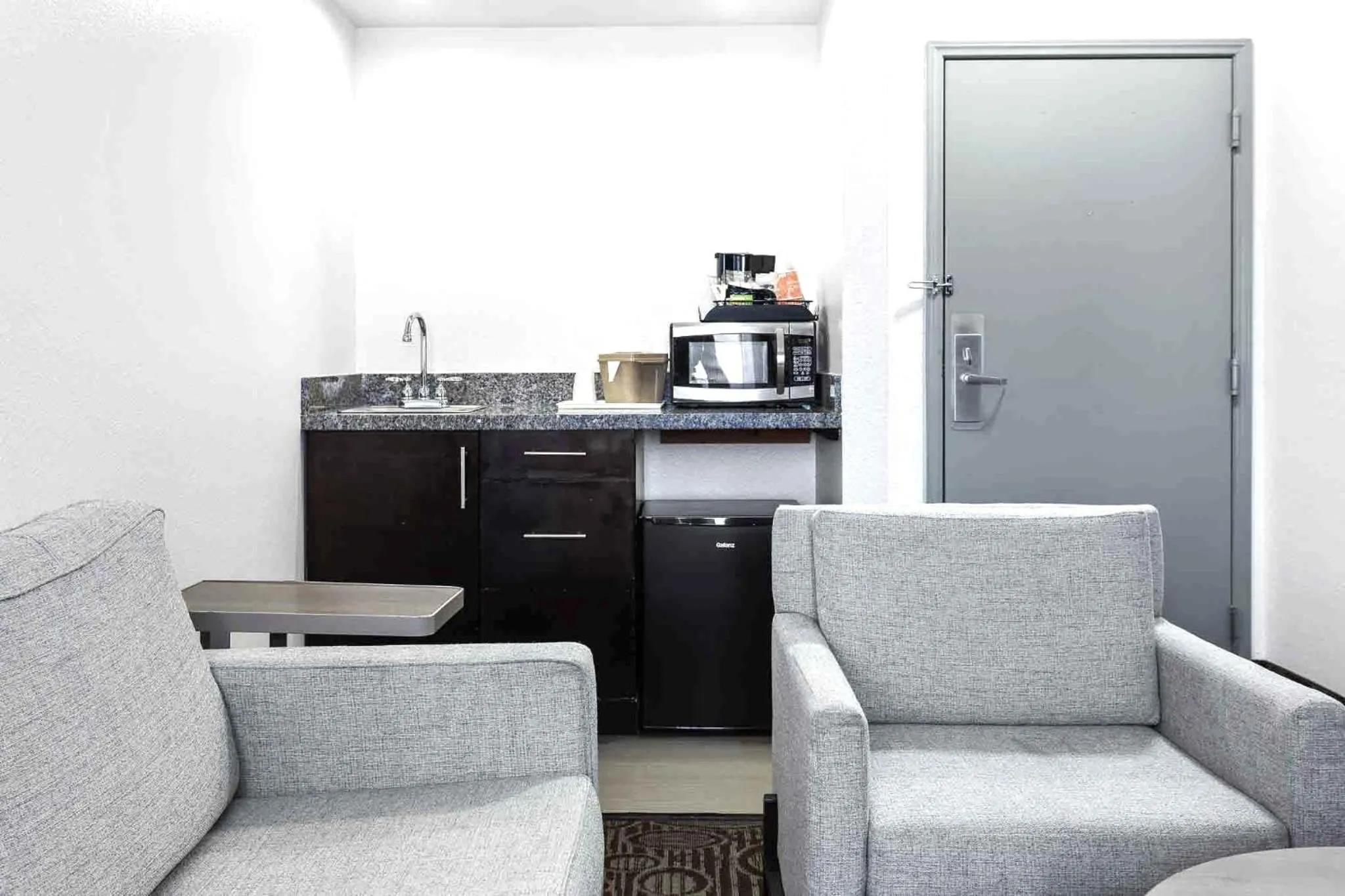 Kitchen or kitchenette in Comfort Inn Chandler - Phoenix South I-10