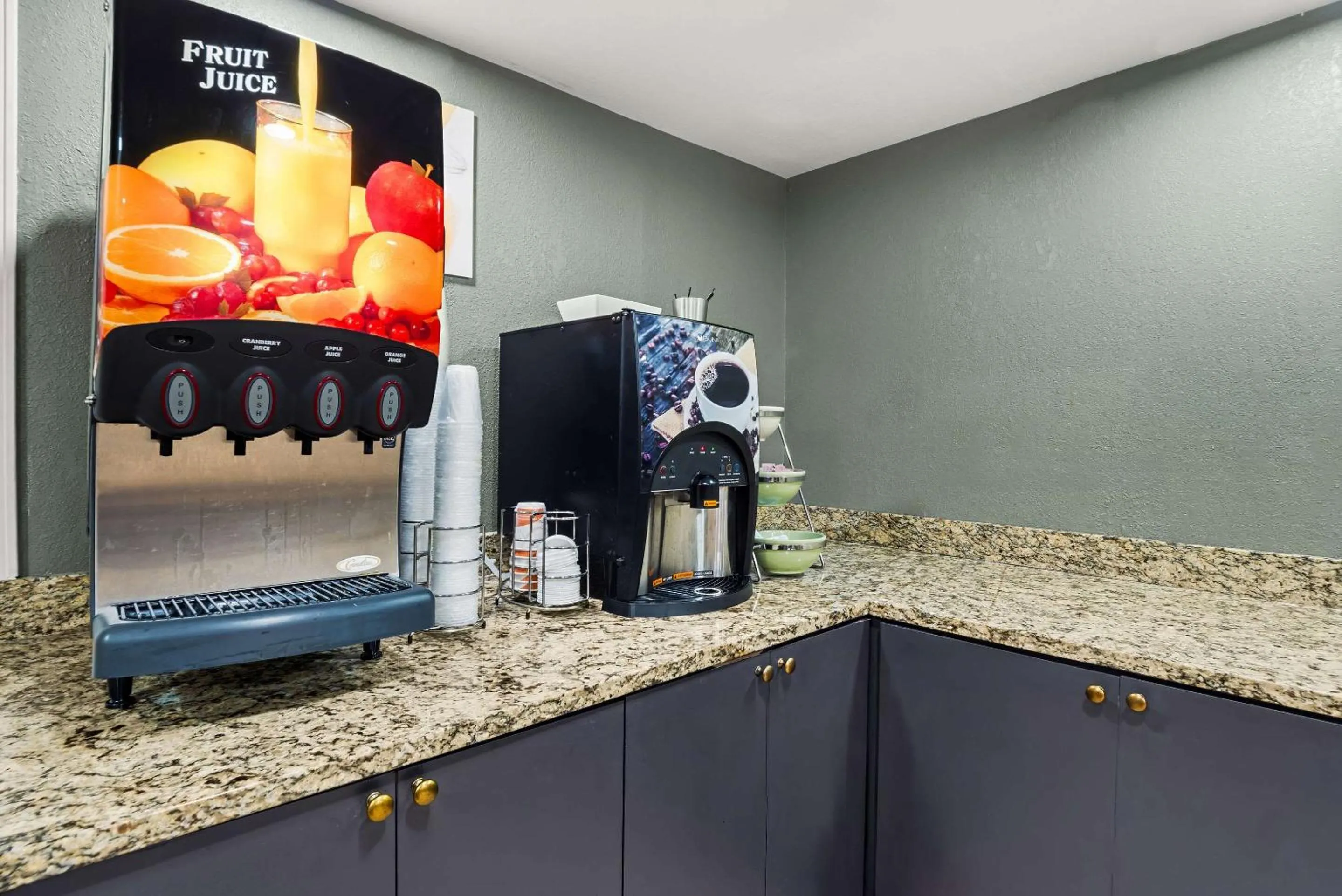 Breakfast in Suburban Studios Columbia Northwest