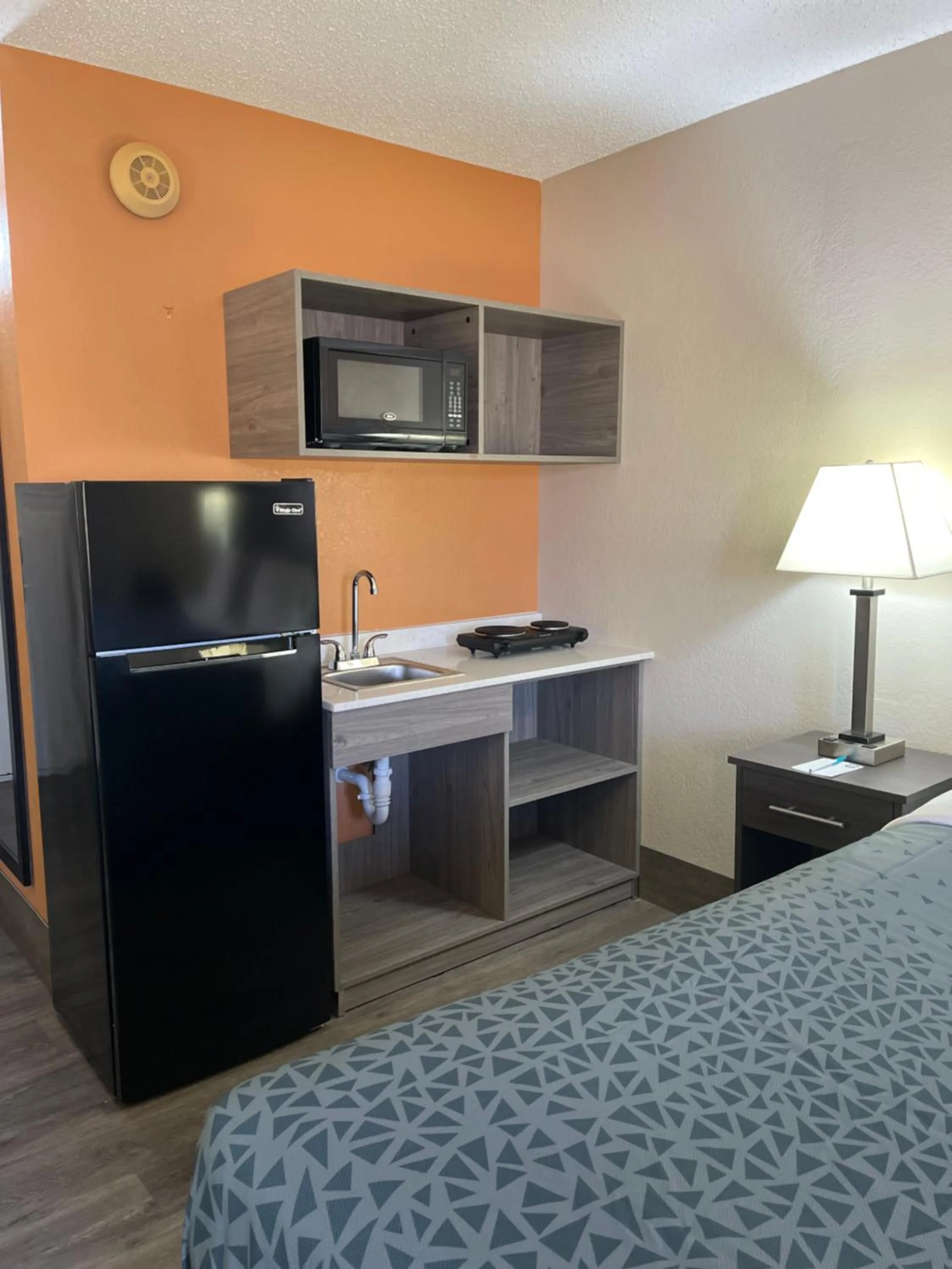 Bed in Quality Inn & Suites Columbia