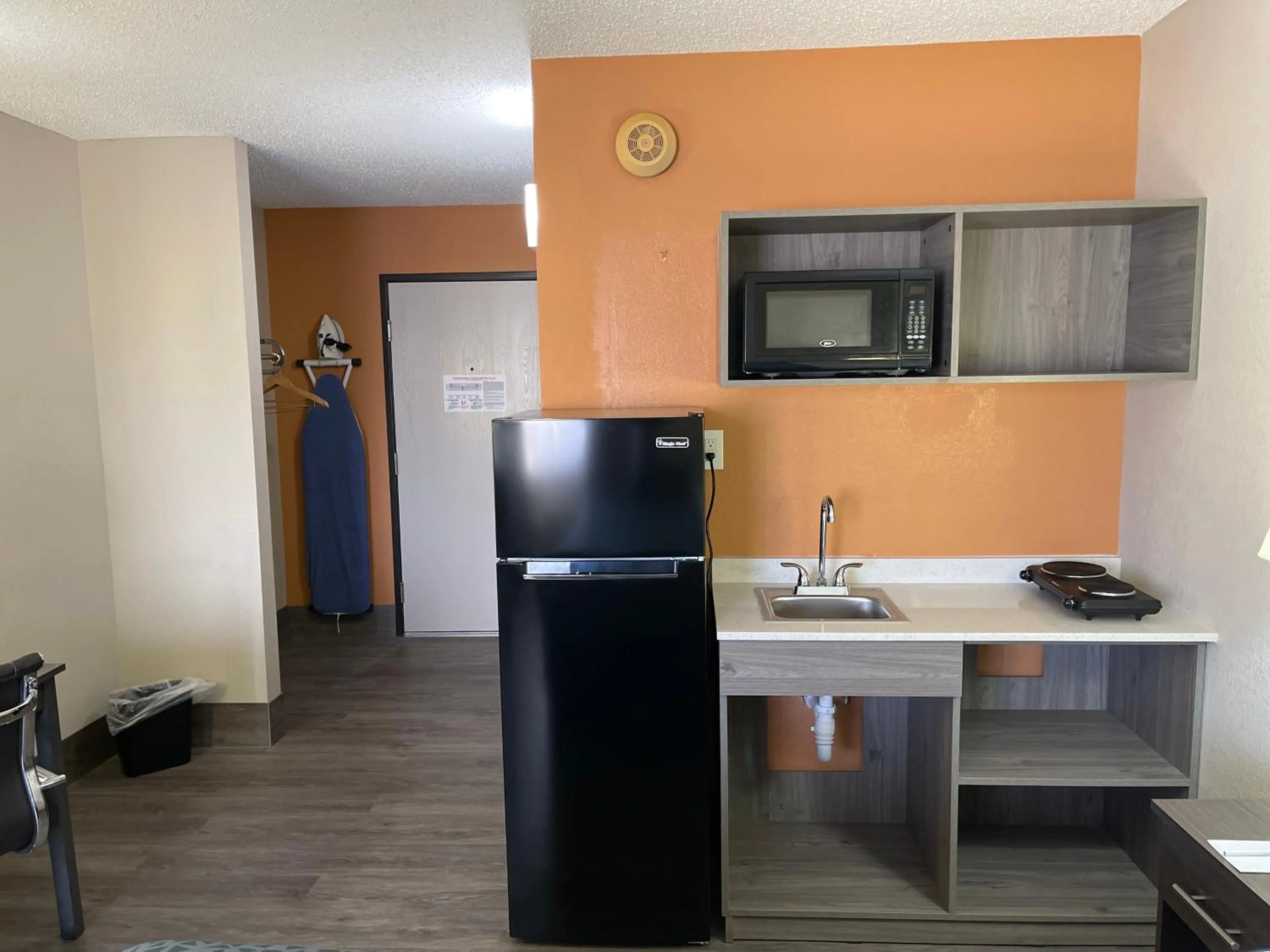 Kitchen/Kitchenette in Quality Inn & Suites Columbia