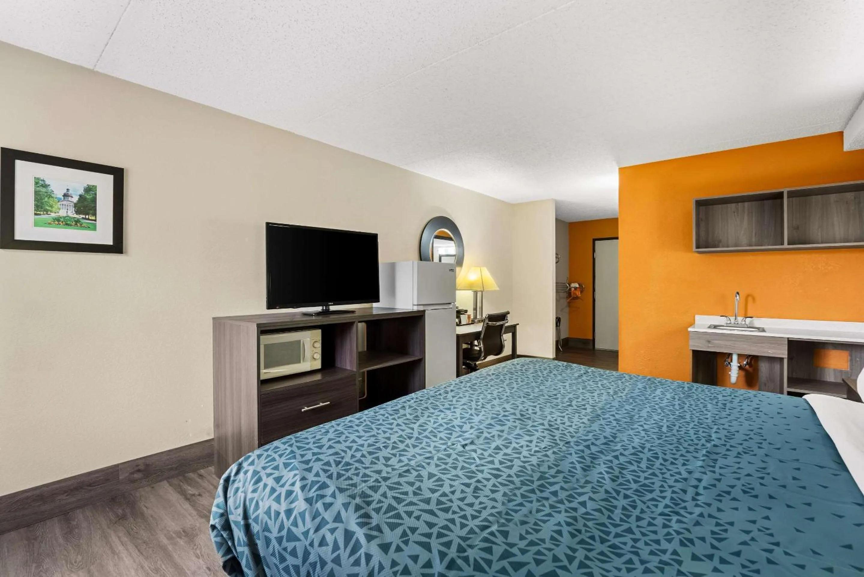 Bedroom in Suburban Studios Columbia Northwest