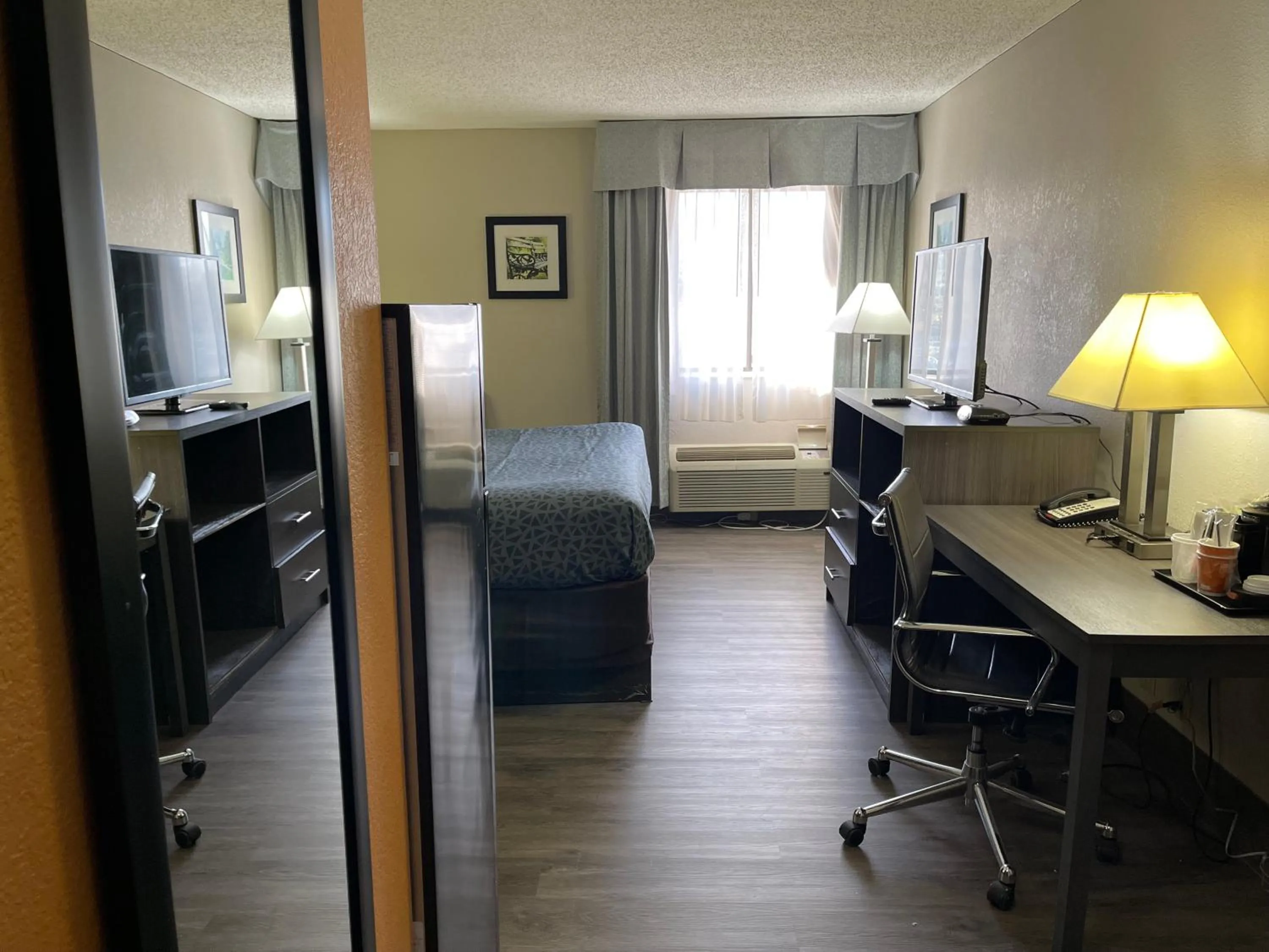 Bed in Quality Inn & Suites Columbia