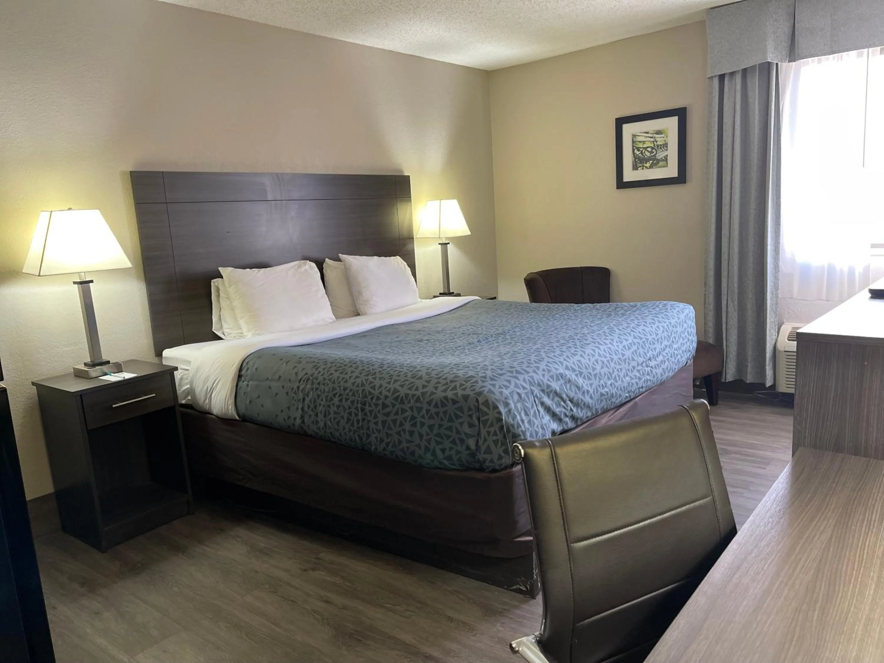 Bed in Quality Inn & Suites Columbia