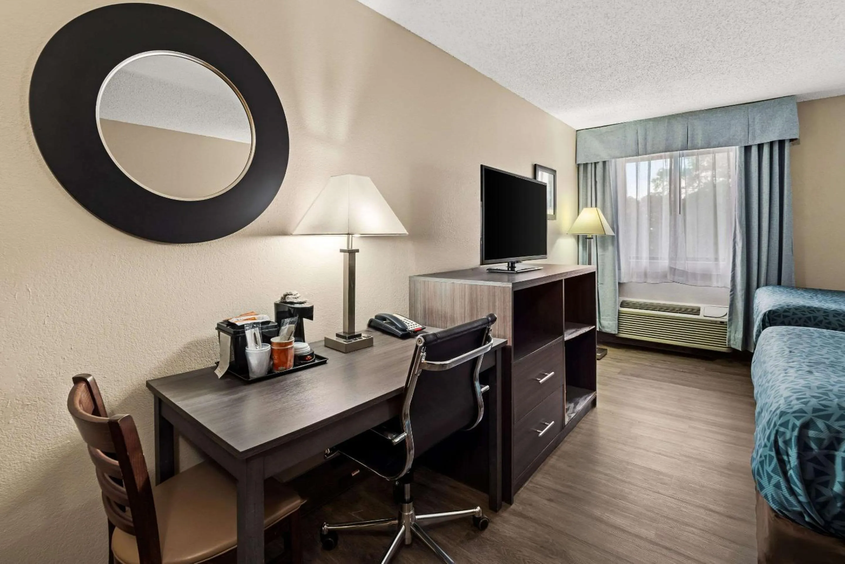 Bedroom in Suburban Studios Columbia Northwest