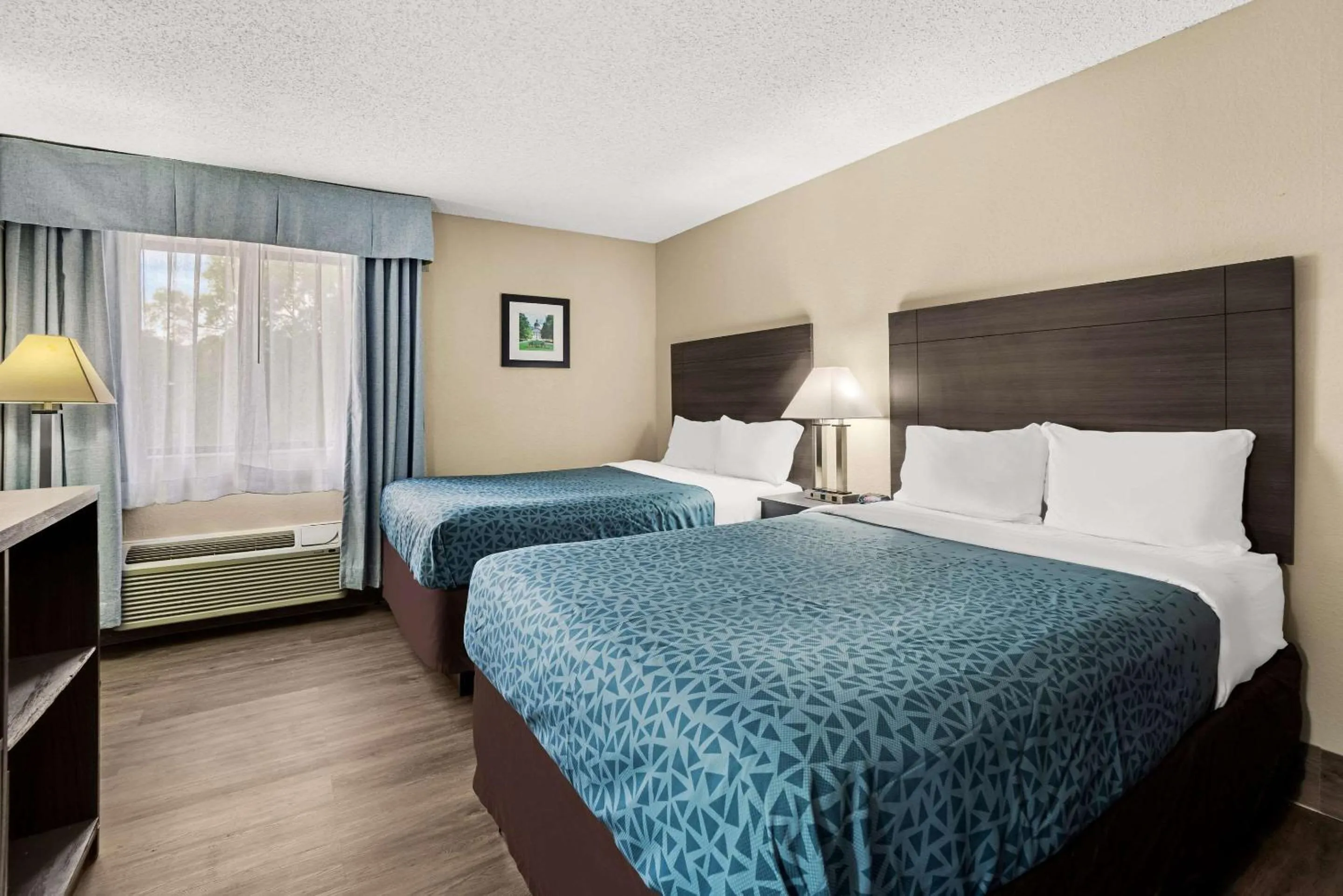 Bedroom in Suburban Studios Columbia Northwest