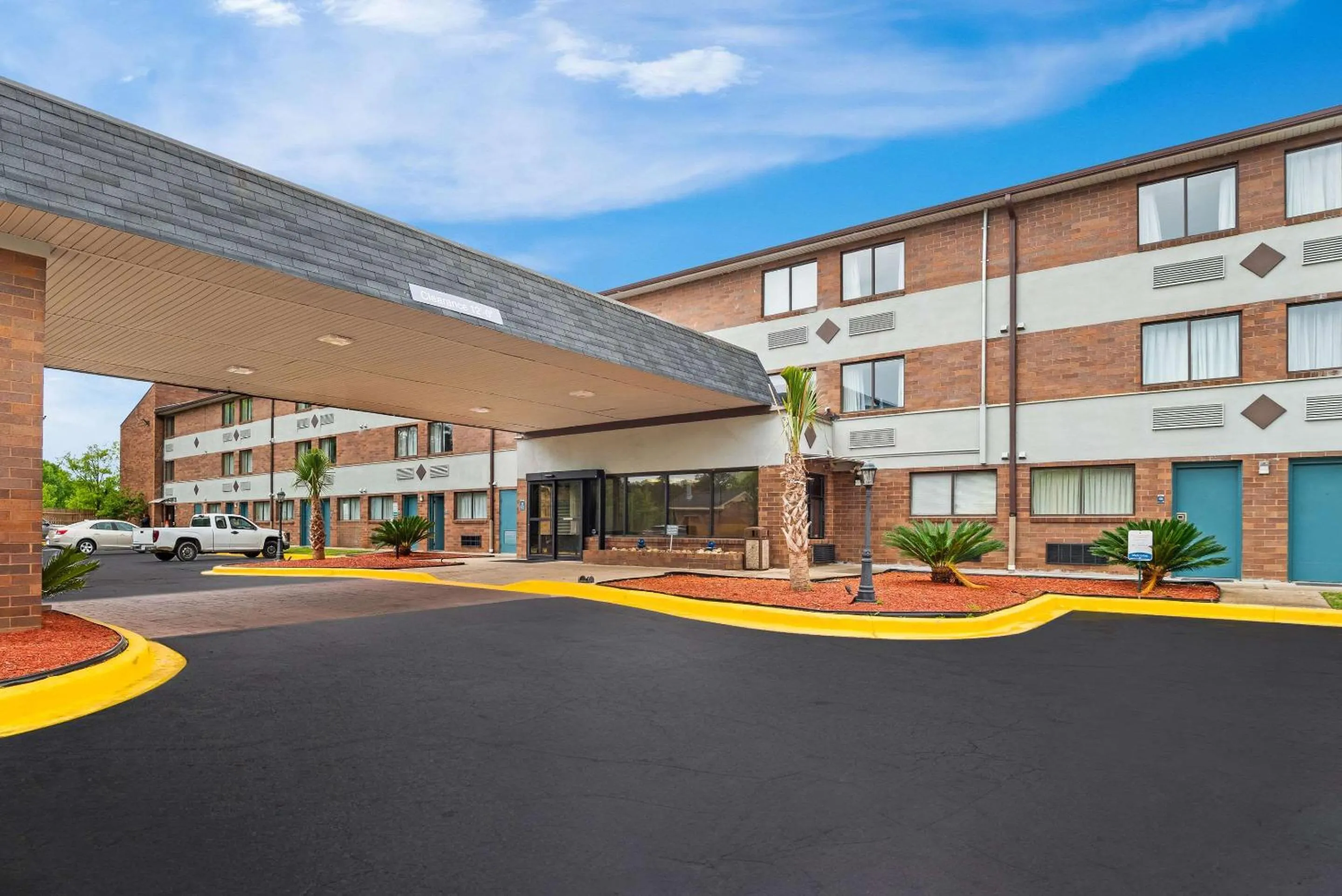 Property Building in Quality Inn & Suites Columbia