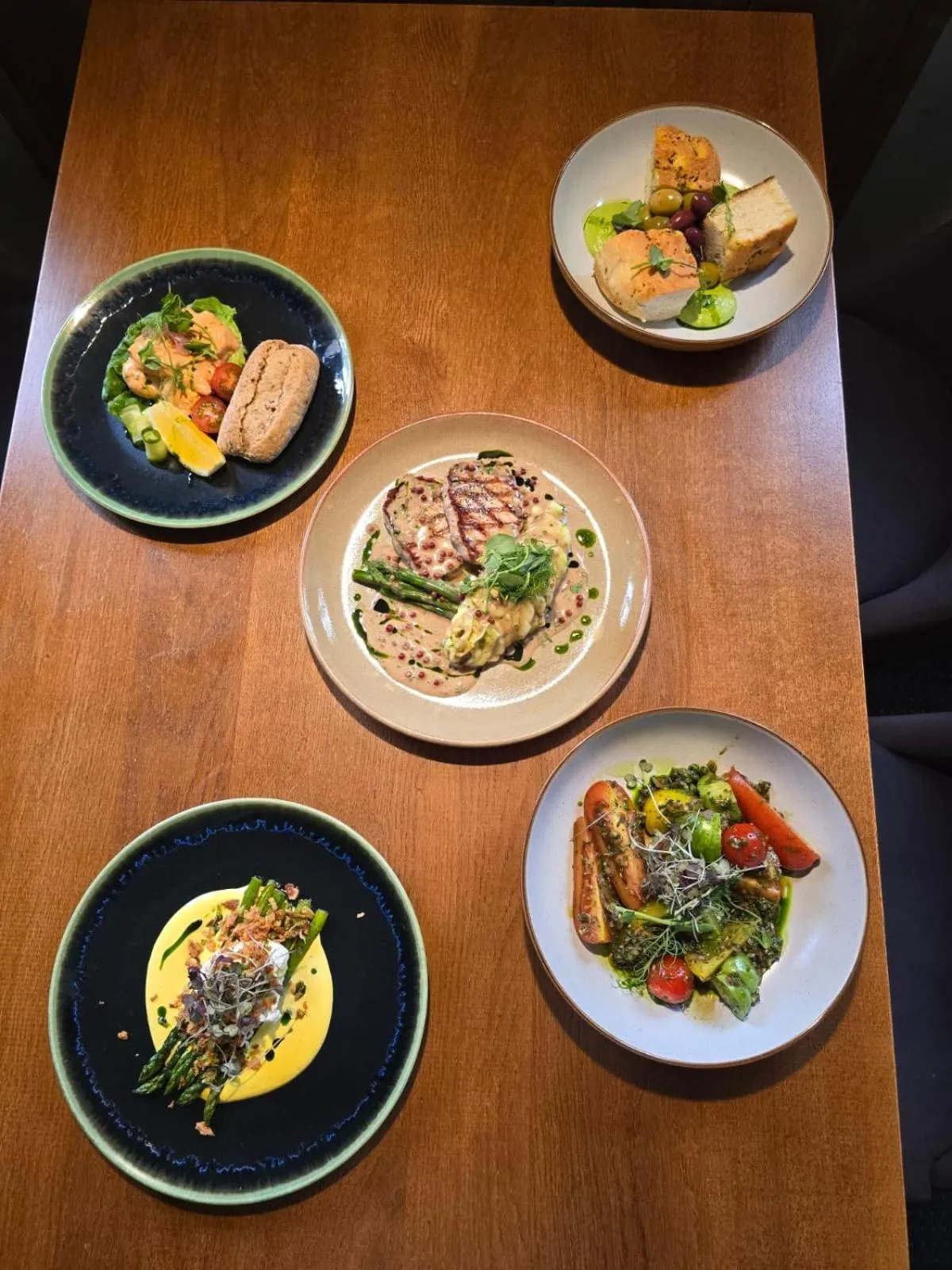 Food and drinks in The Royal Arms Hotel Room Only