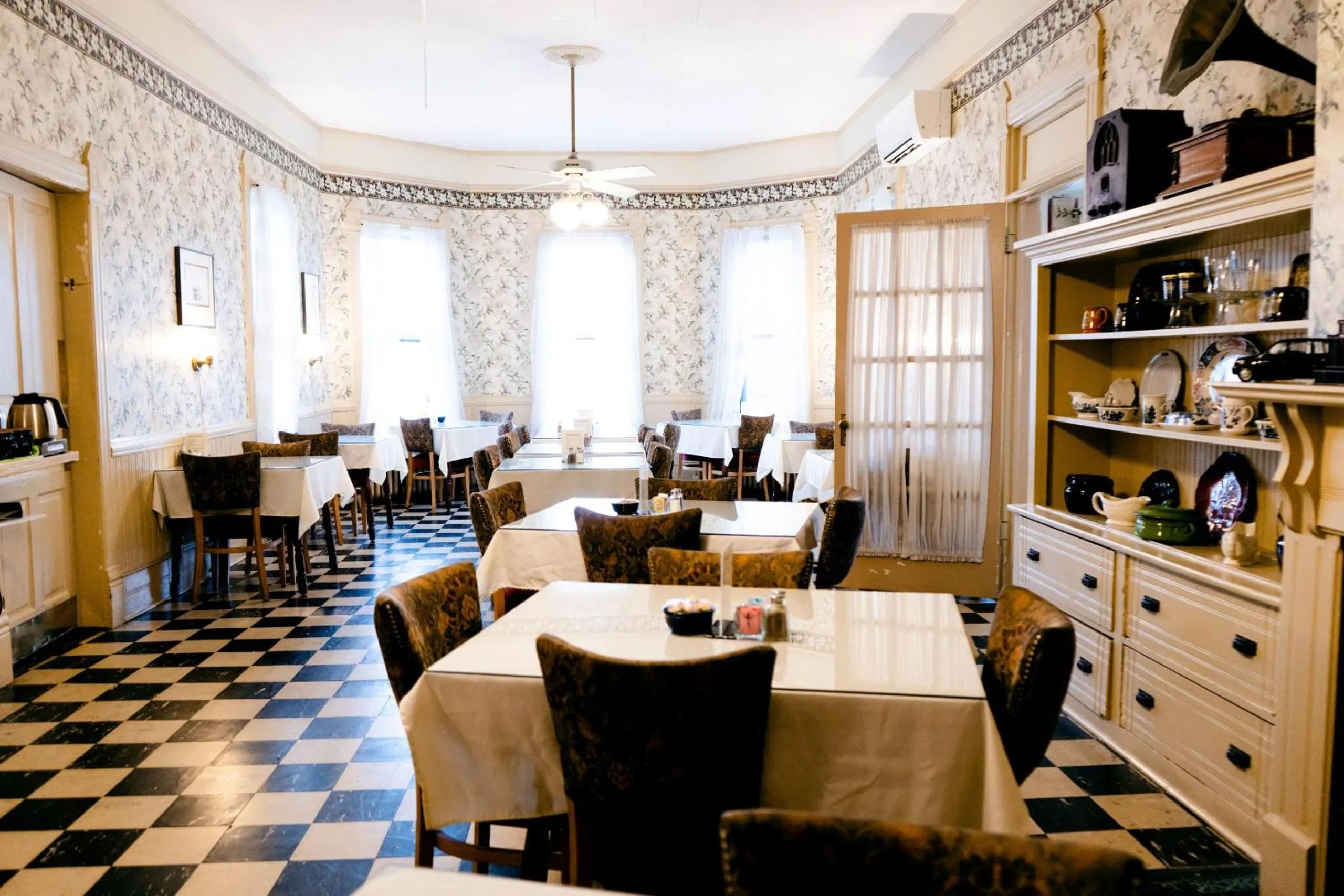 Dining area in 1898 Waverly Inn