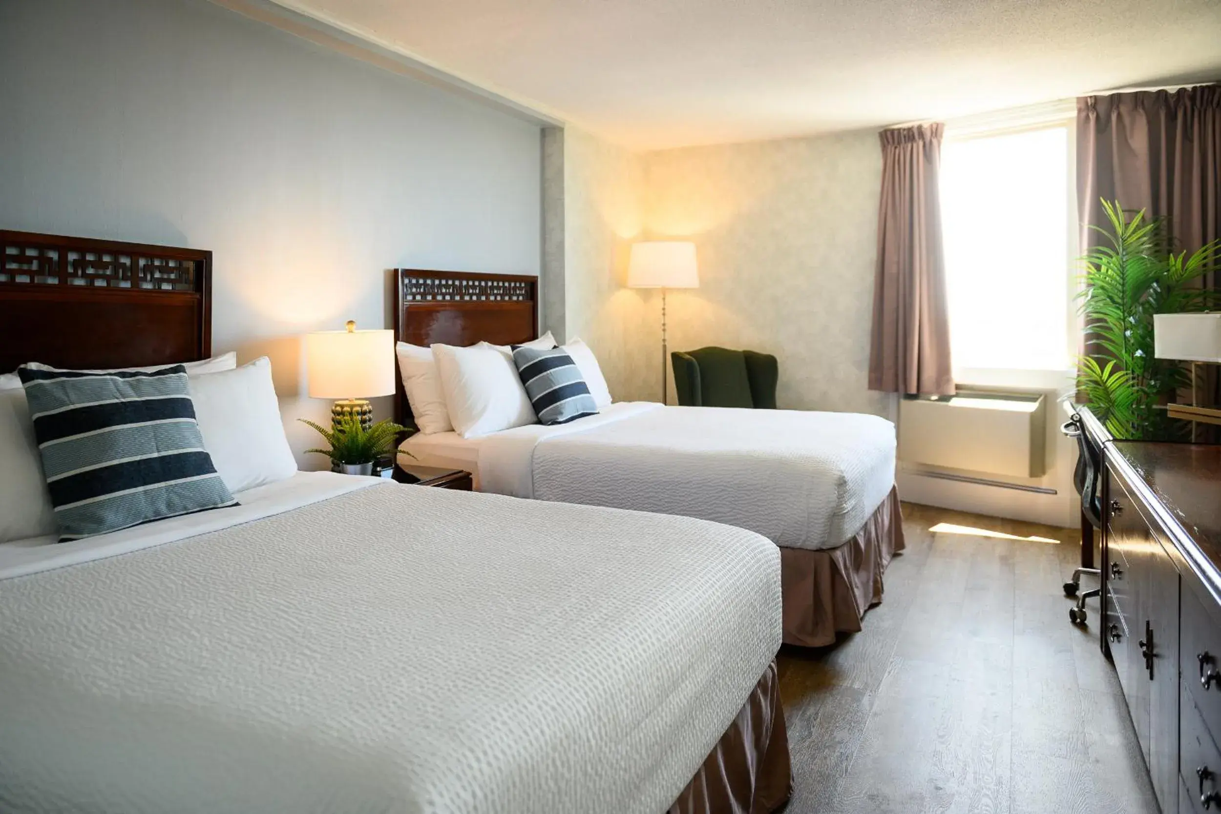 Standard Queen Room with Two Queen Beds in Rodd Grand Yarmouth Standard Queen Room with Two Queen Beds in Rodd Grand Yarmouth