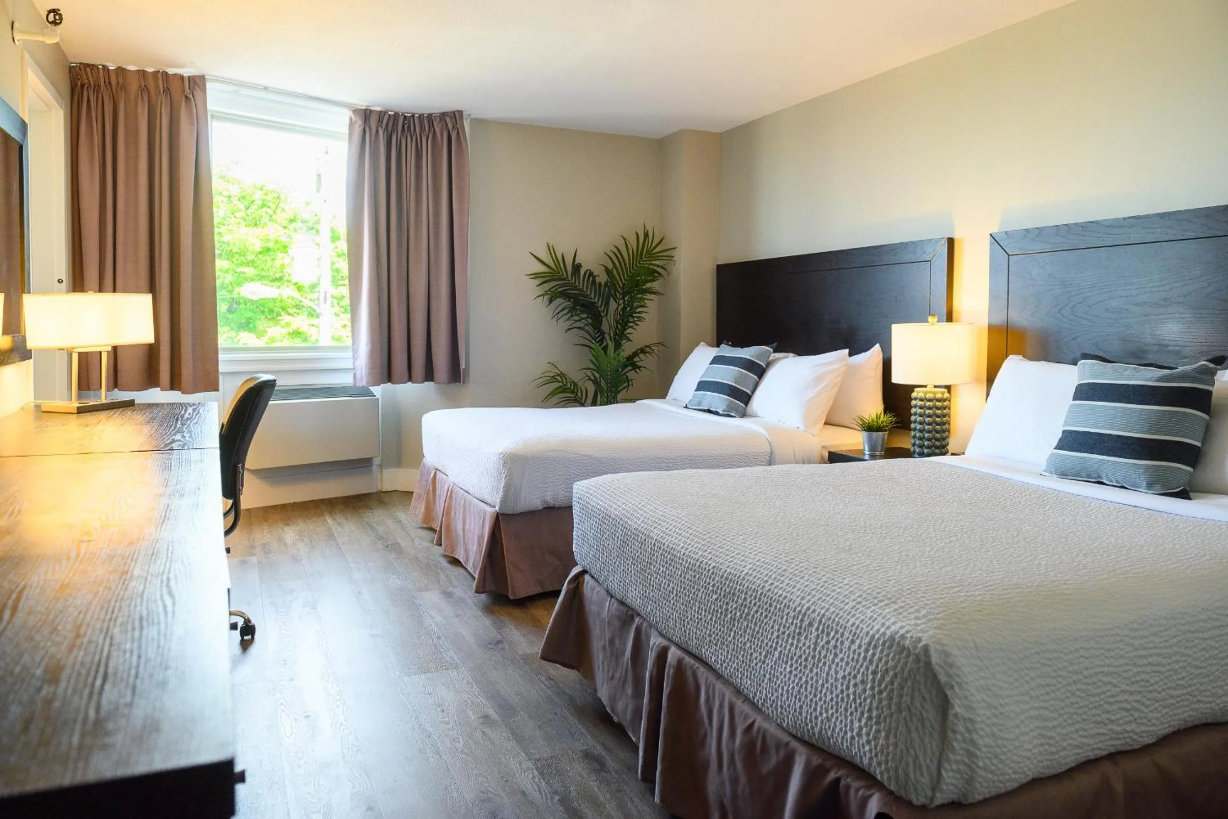 Bedroom, Bed in Rodd Grand Yarmouth