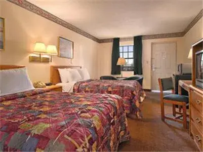 Double Room with Two Double Beds - Smoking in Days Inn by Wyndham Brownsville Double Room with Two Double Beds - Smoking in Days Inn by Wyndham Brownsville