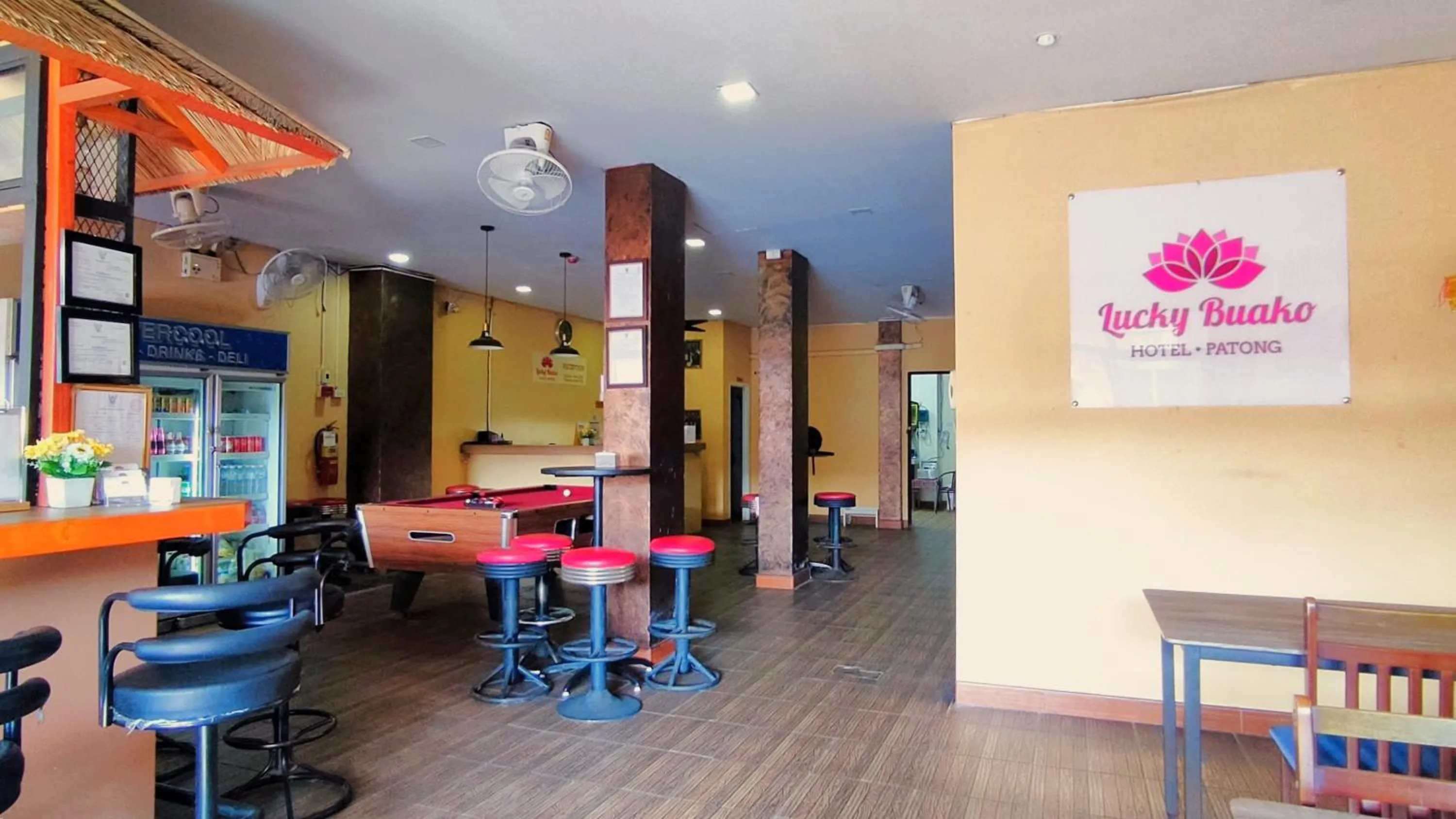 Lounge or bar in Lucky Buako Hotel Patong
