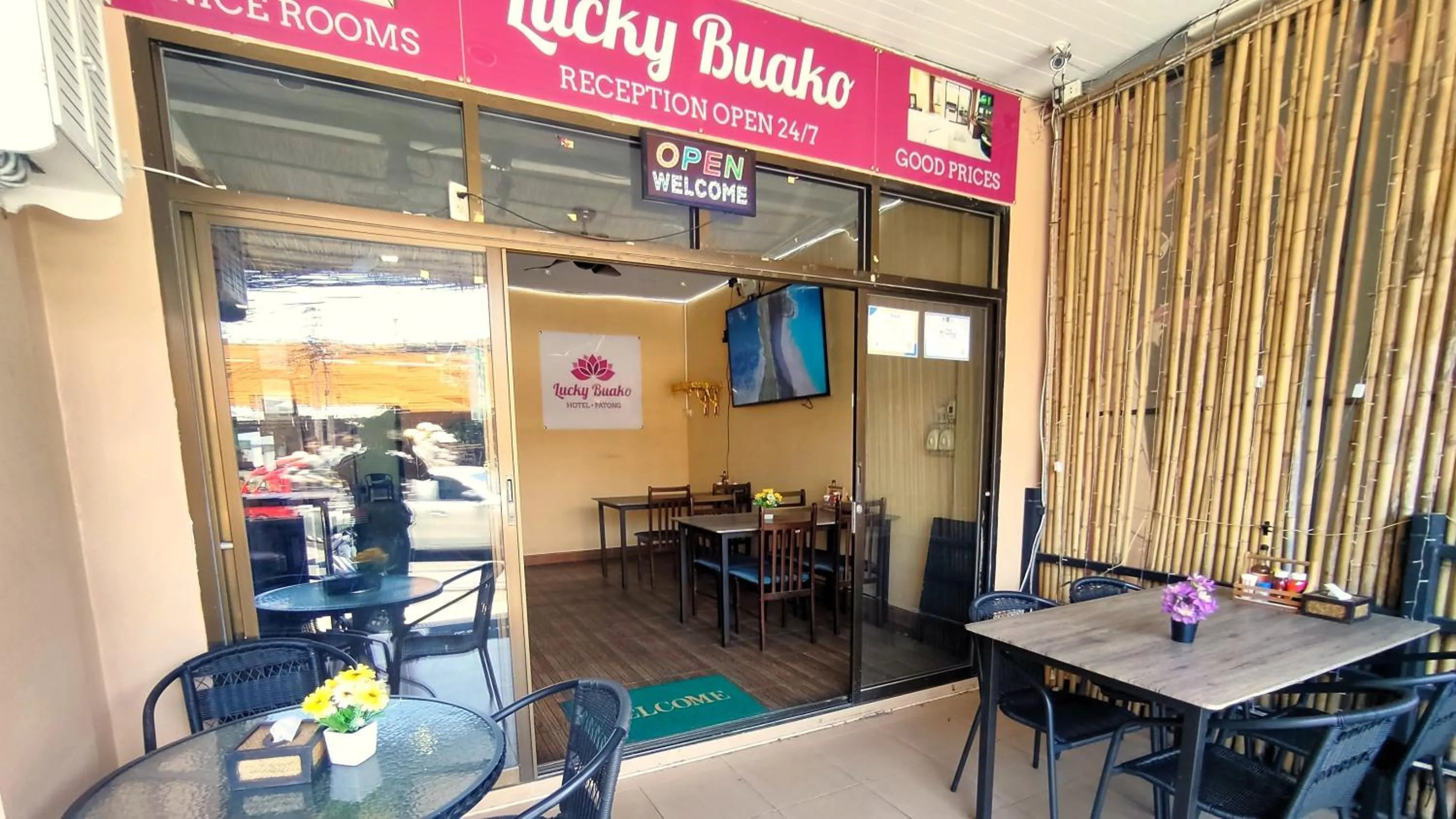 Restaurant/places to eat in Lucky Buako Hotel Patong