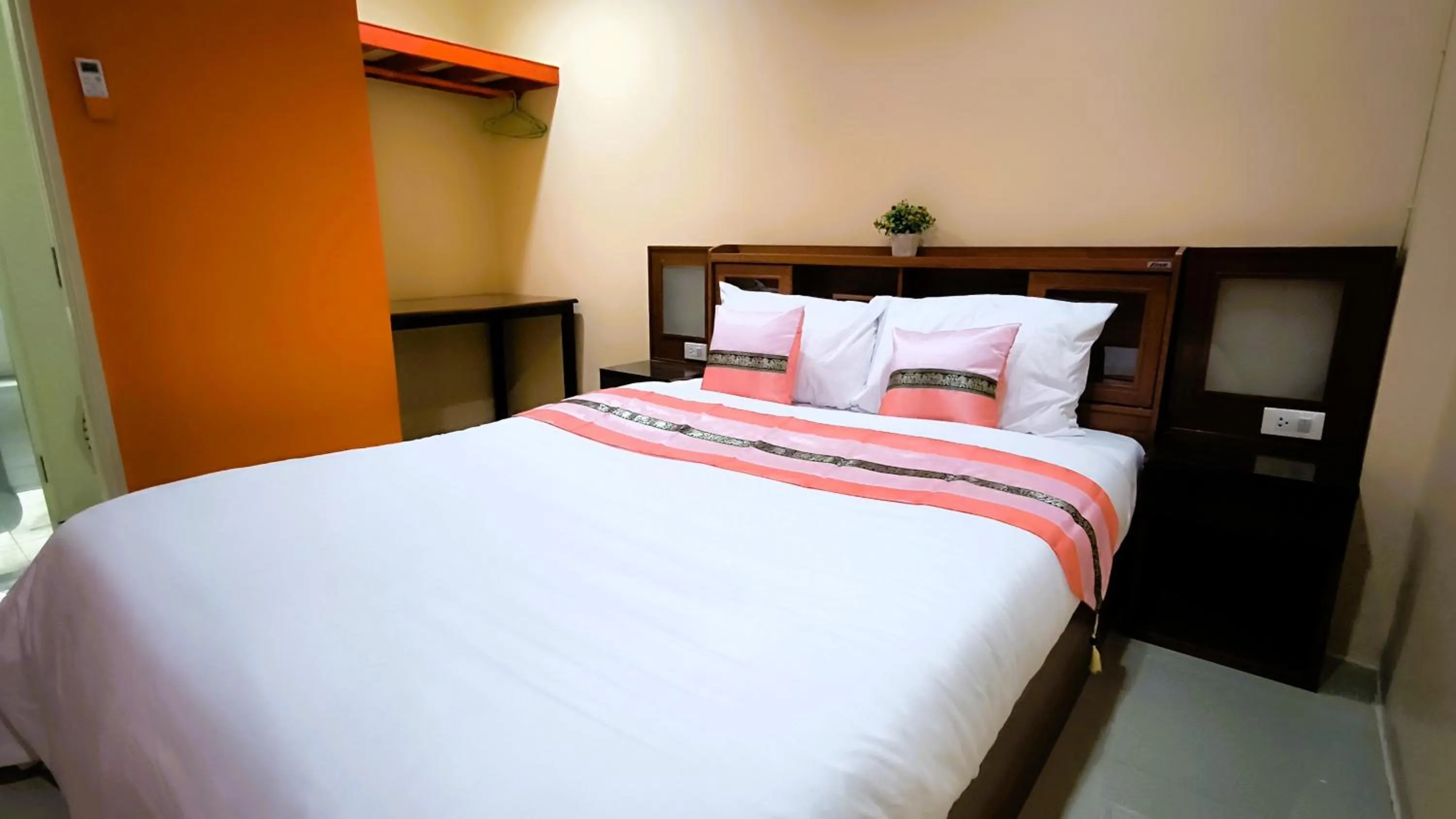 Bed in Lucky Buako Hotel Patong