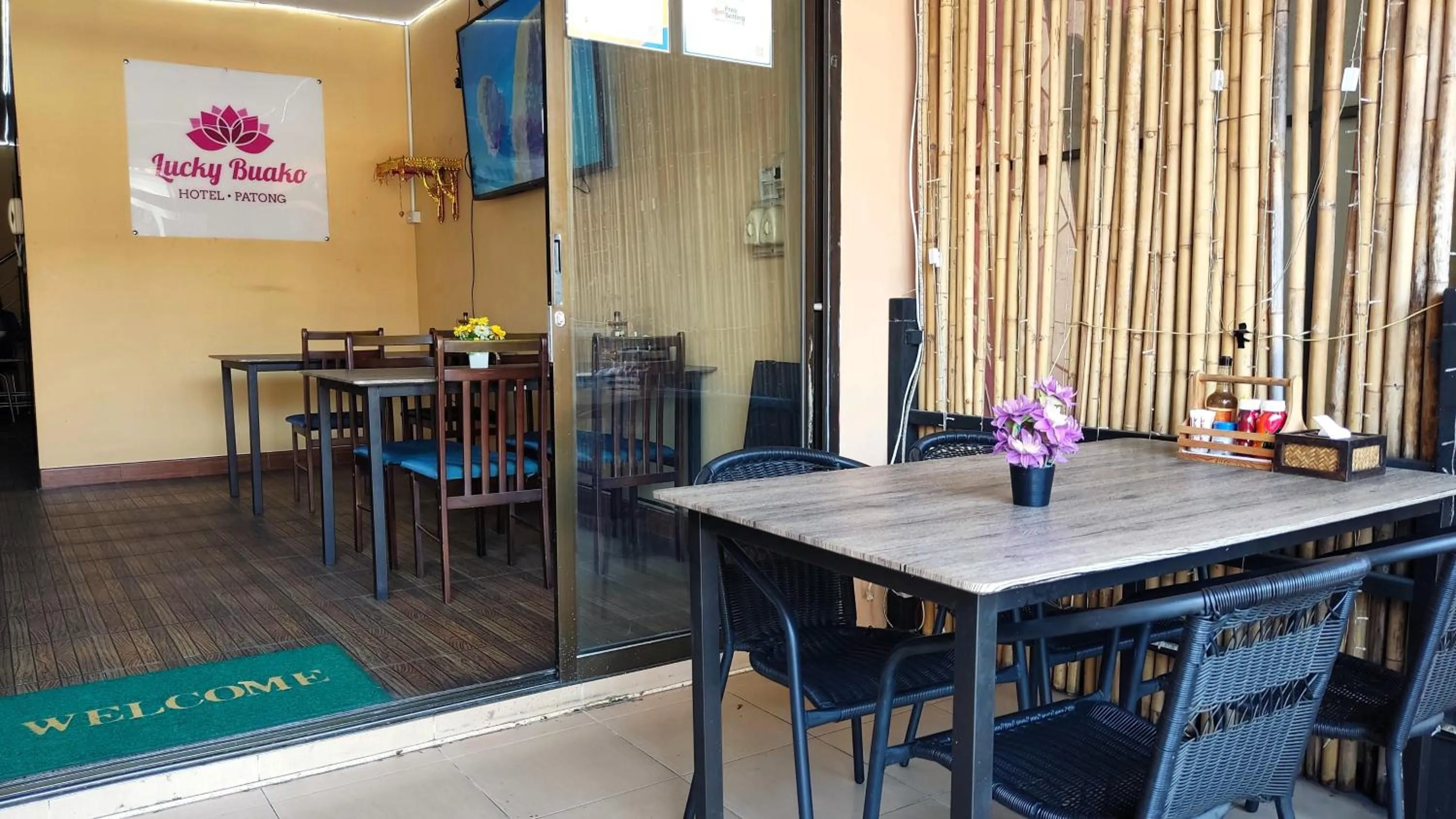 Restaurant/places to eat in Lucky Buako Hotel Patong