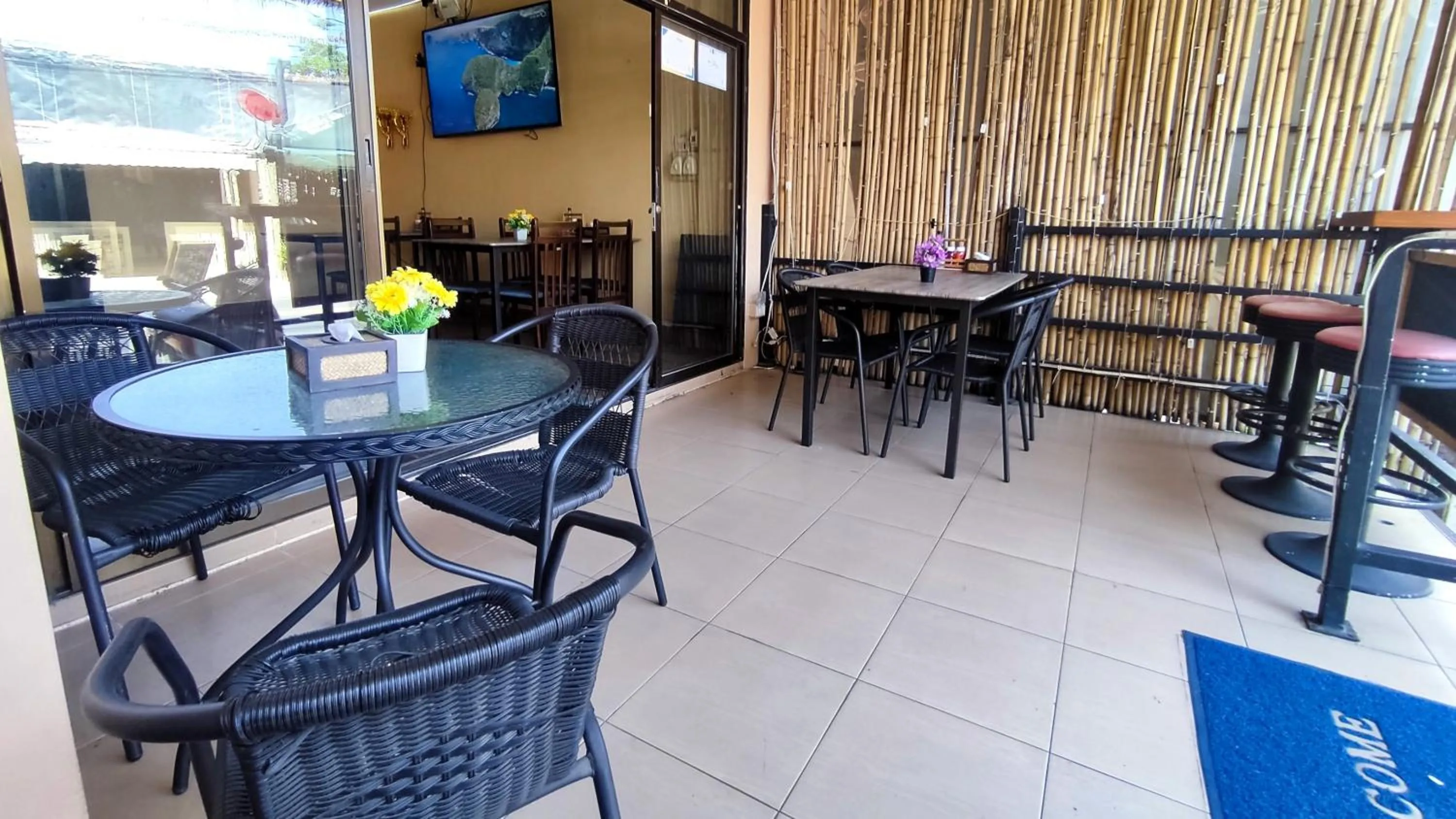 Restaurant/places to eat in Lucky Buako Hotel Patong