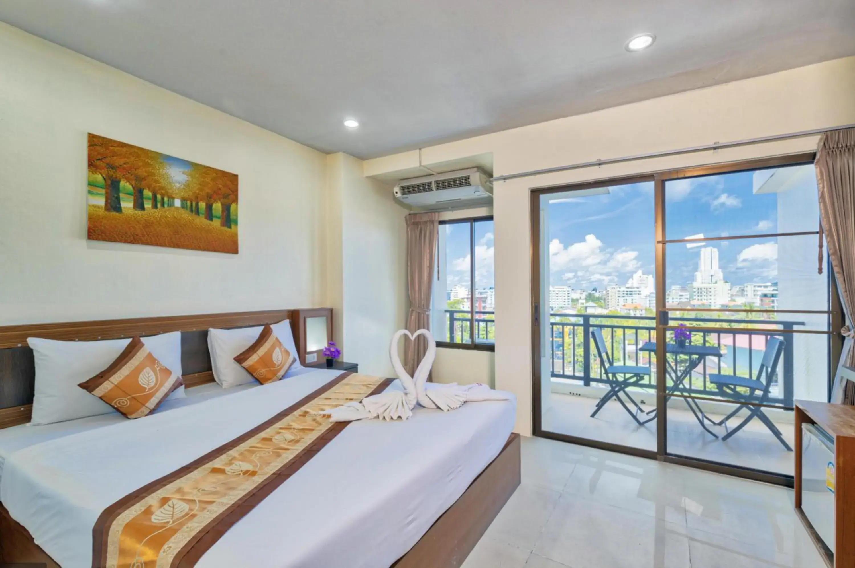 Superior Double Room in Lucky Buako Hotel Patong Superior Double Room in Lucky Buako Hotel Patong