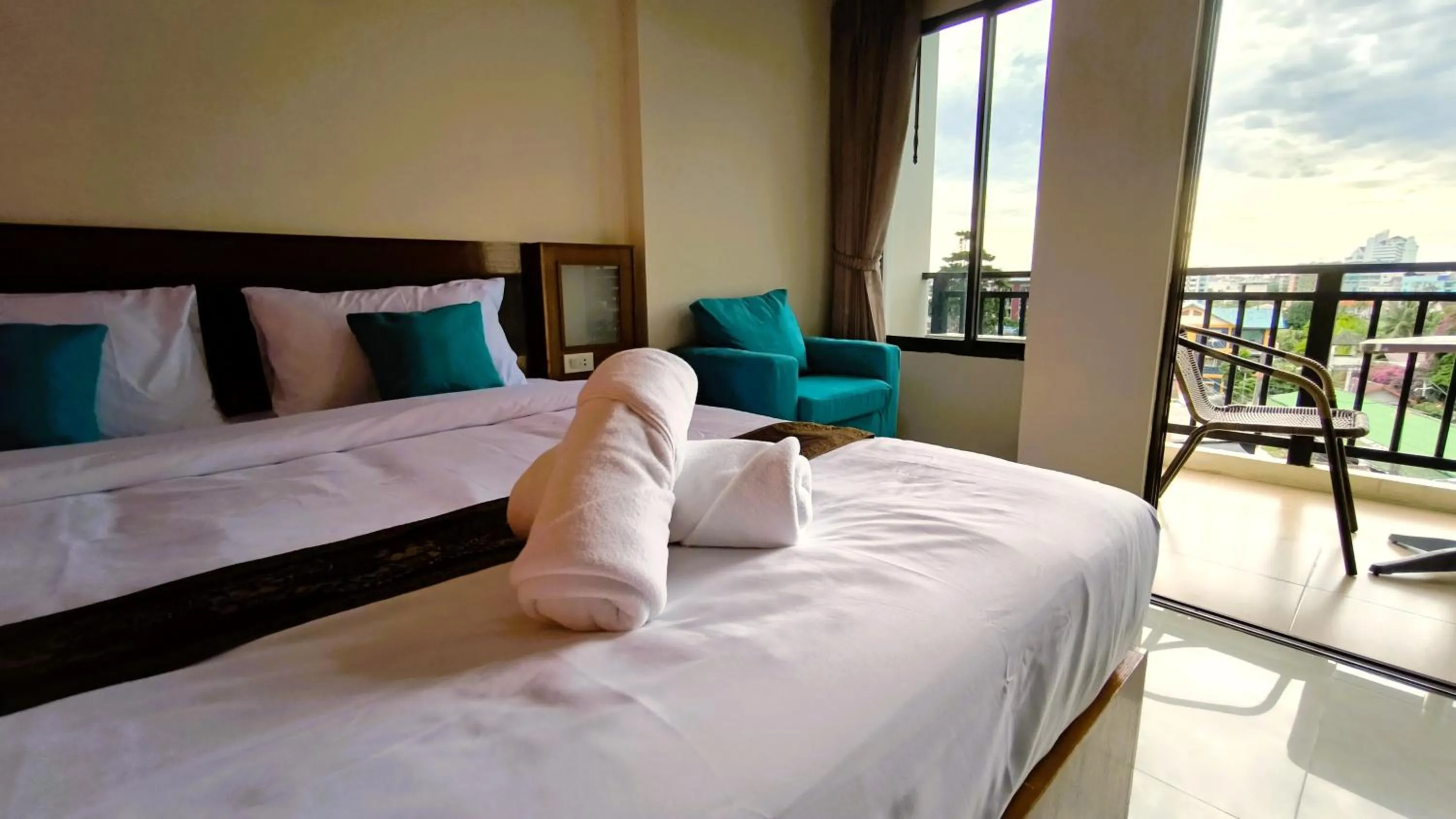 Bedroom, Bed in Lucky Buako Hotel Patong