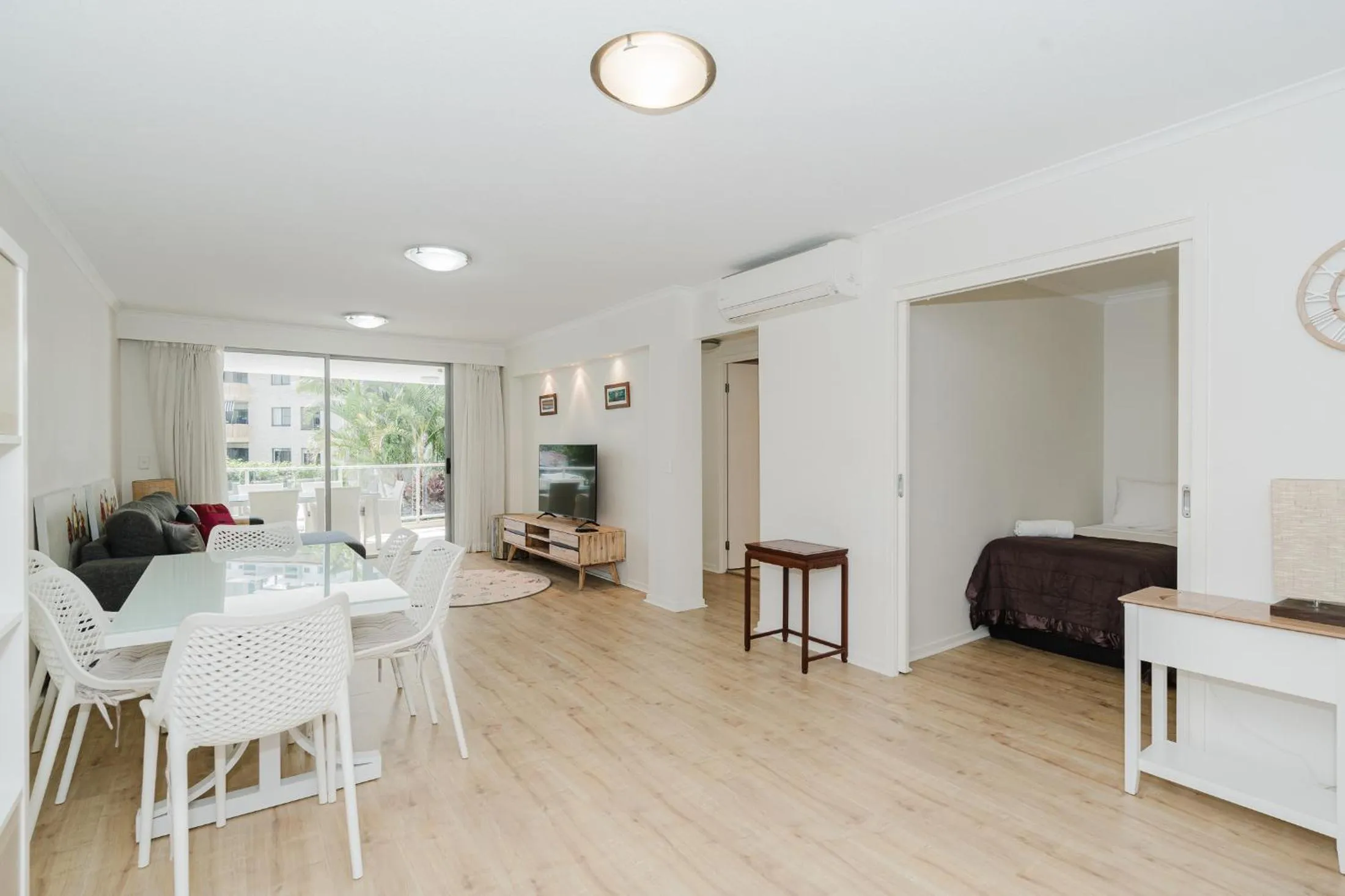 Dining area in Trilogy Surfers Paradise