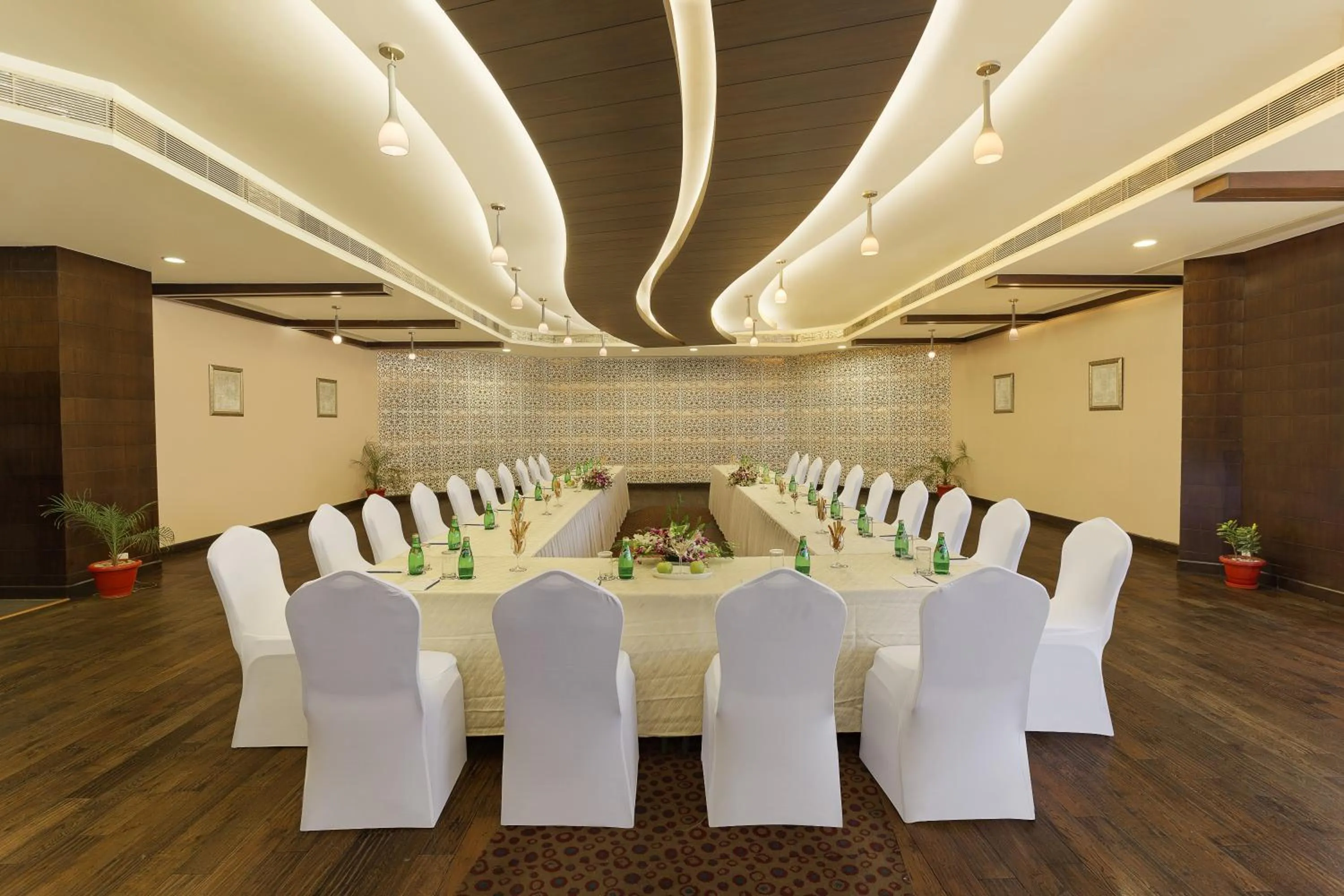 Banquet/Function facilities in Park Plaza, Ludhiana
