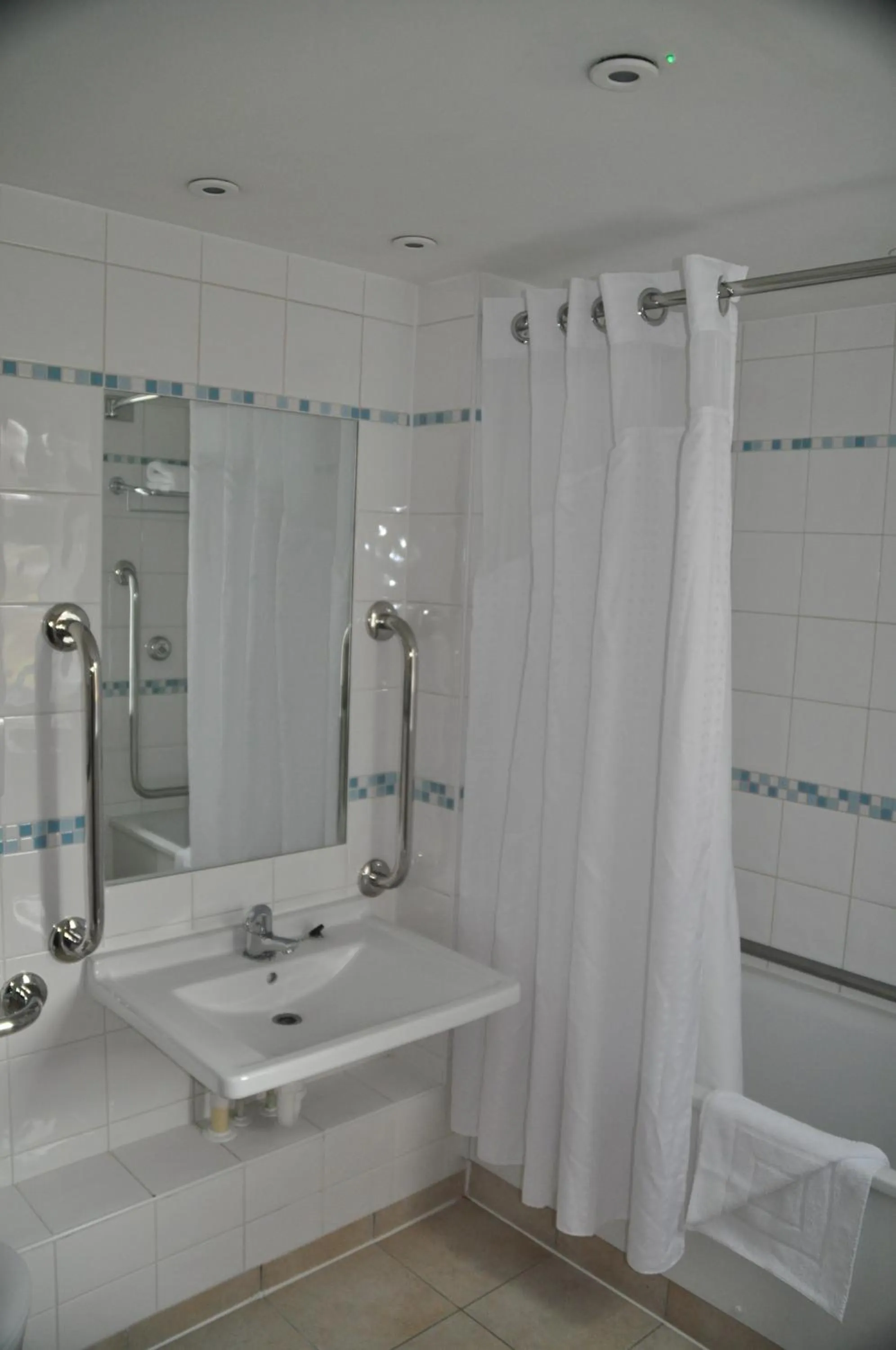 Bathroom in Holiday Inn Basingstoke by IHG