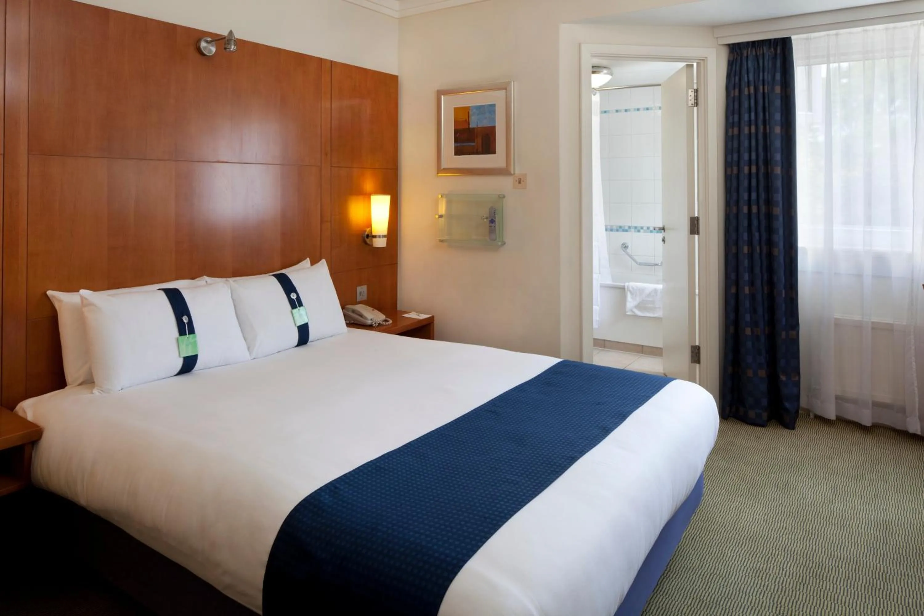 Bedroom, Bed in Holiday Inn Basingstoke by IHG