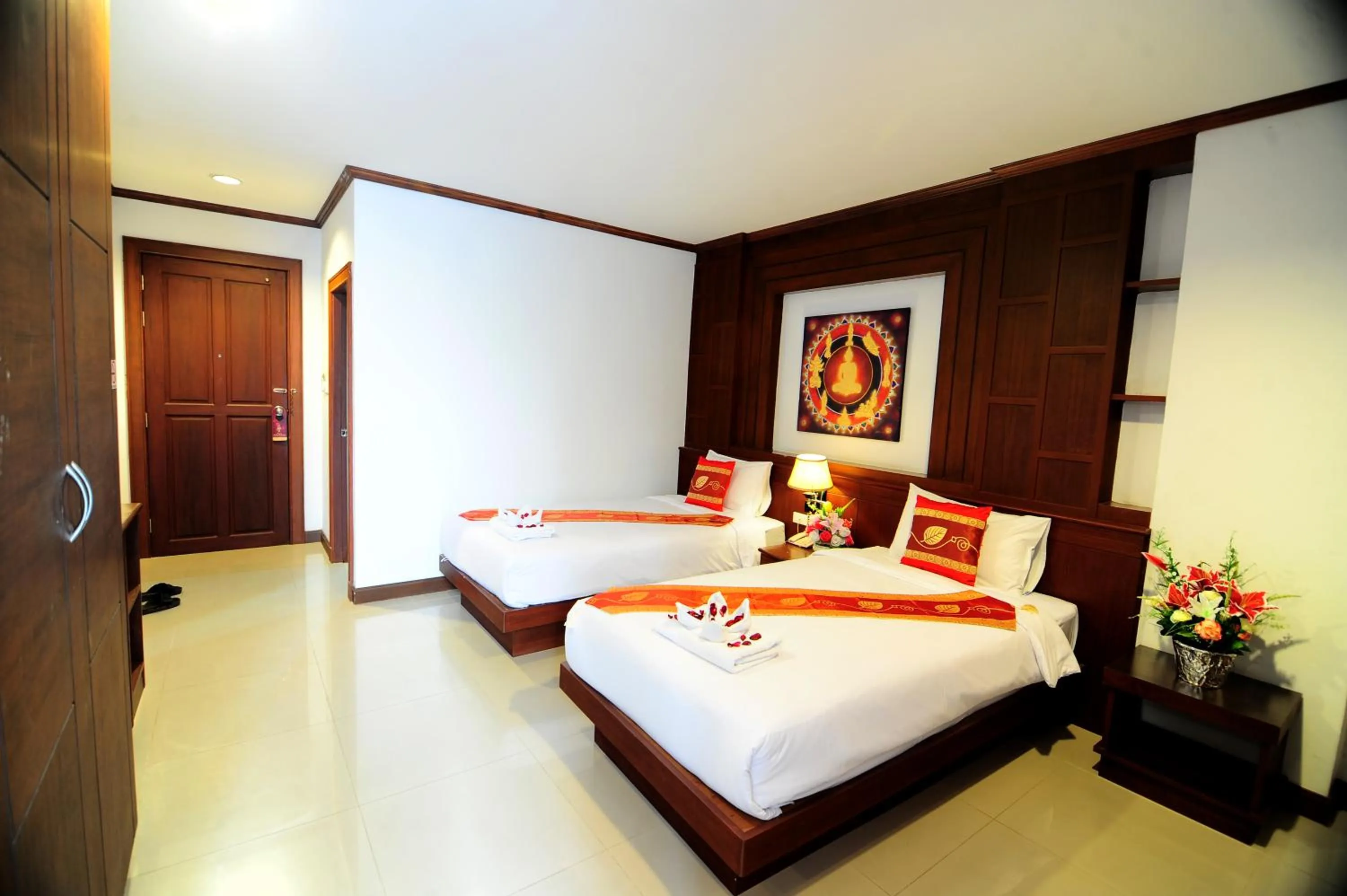 Photo of the whole room, Bed in Arita Hotel Patong