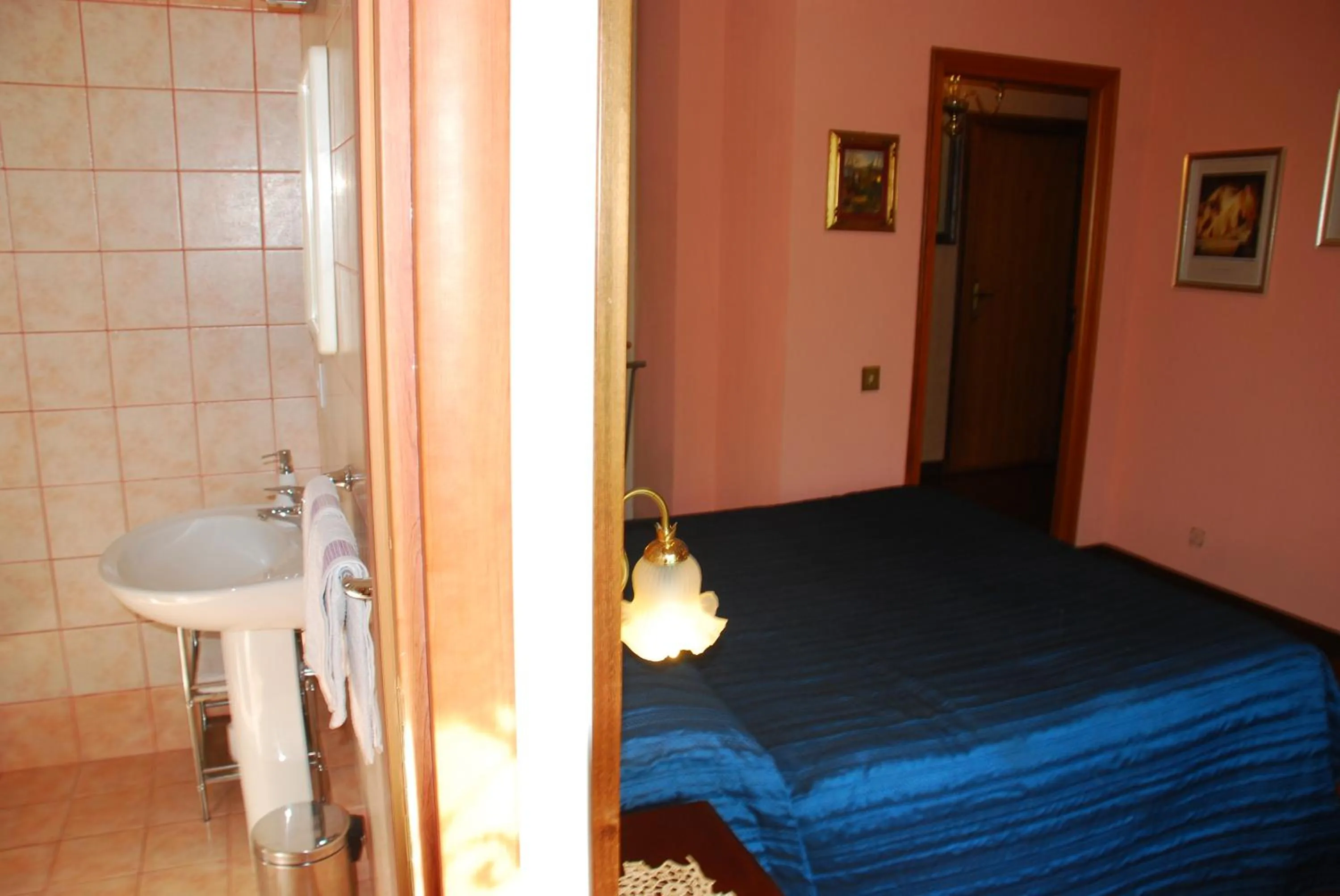 Bathroom, Bed in B&B Villa Sans Souci