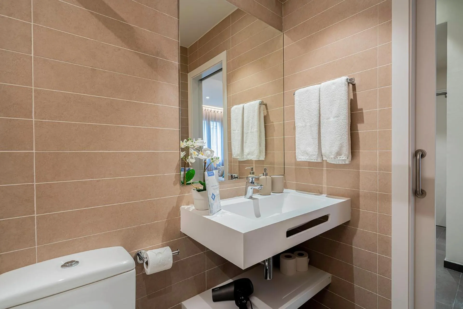 Bathroom in Fisa Rentals Ramblas Apartments