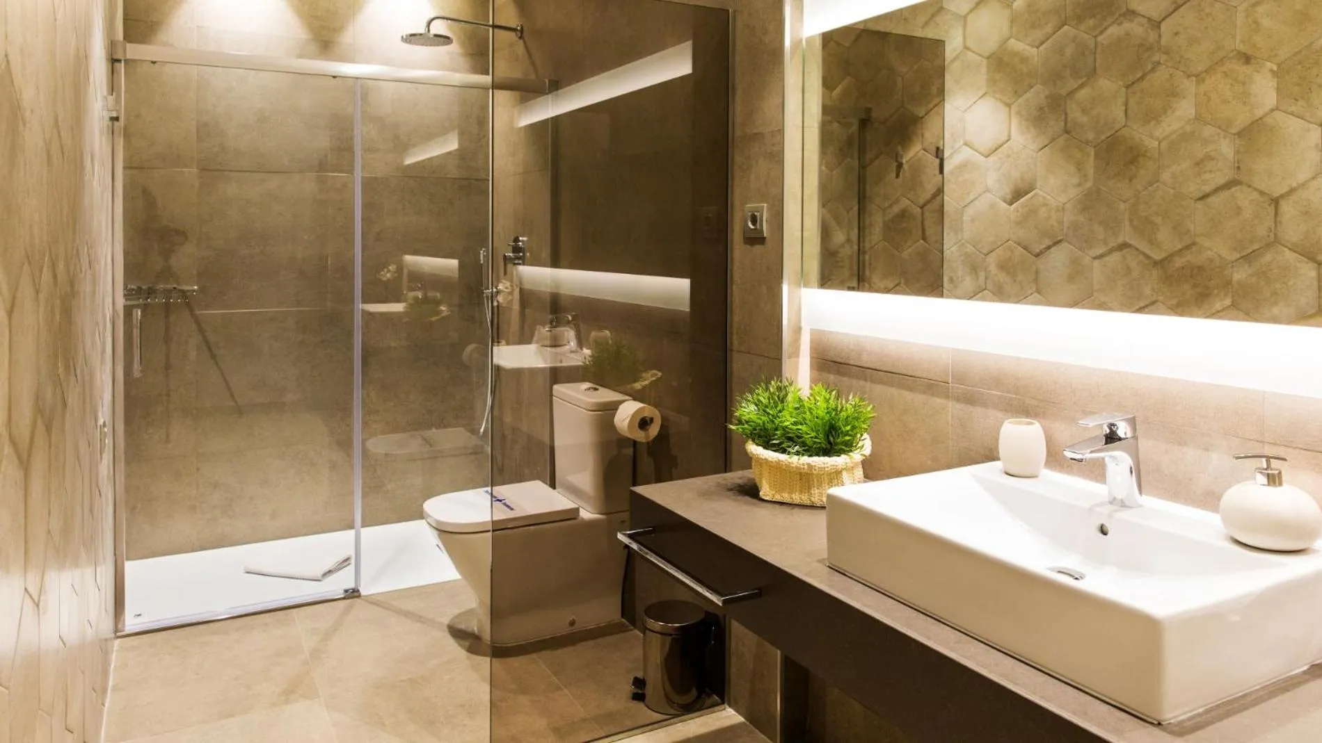 Fisa Rentals Ramblas Apartments