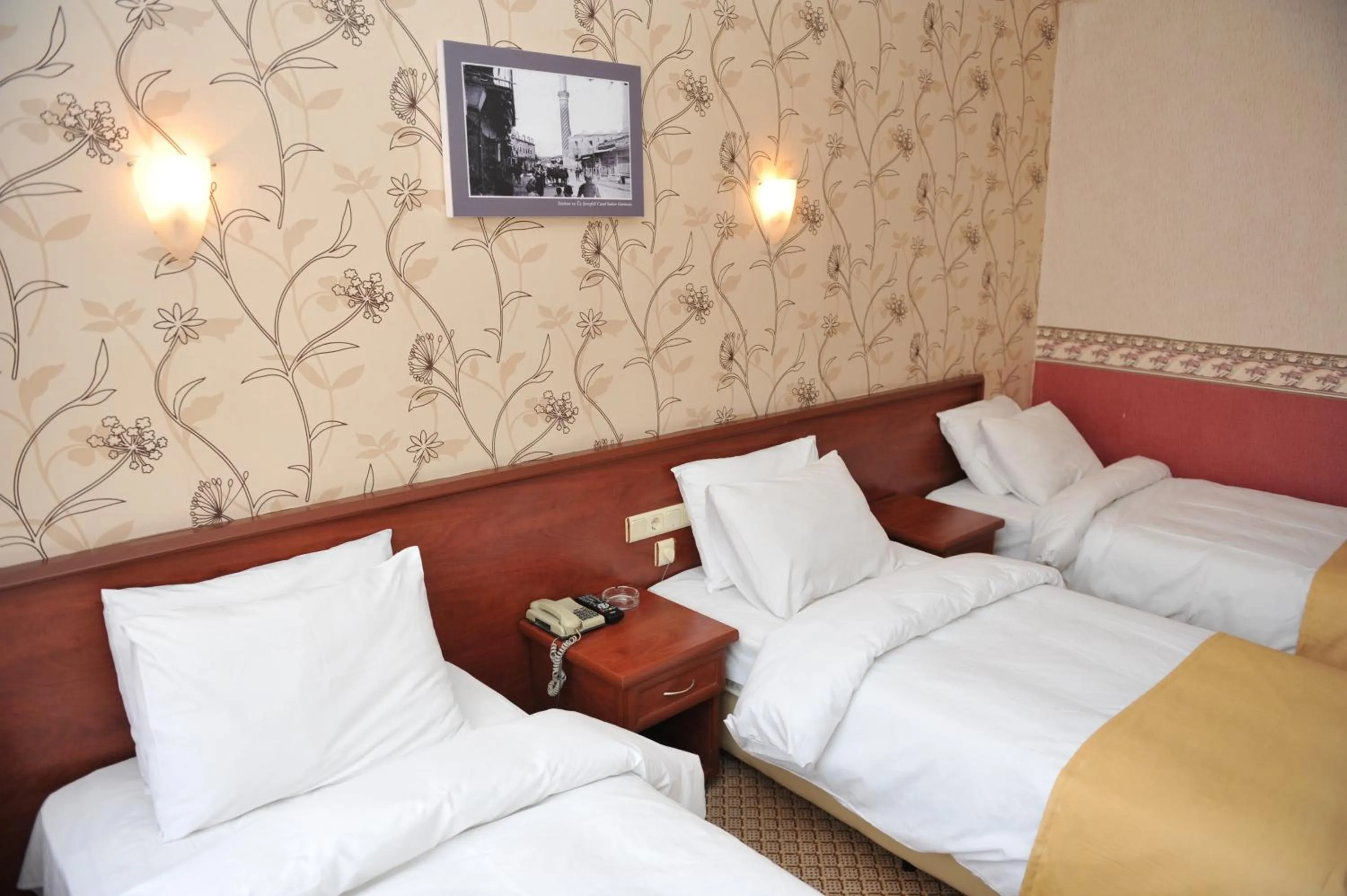 Photo of the whole room, Bed in Saray Hotel