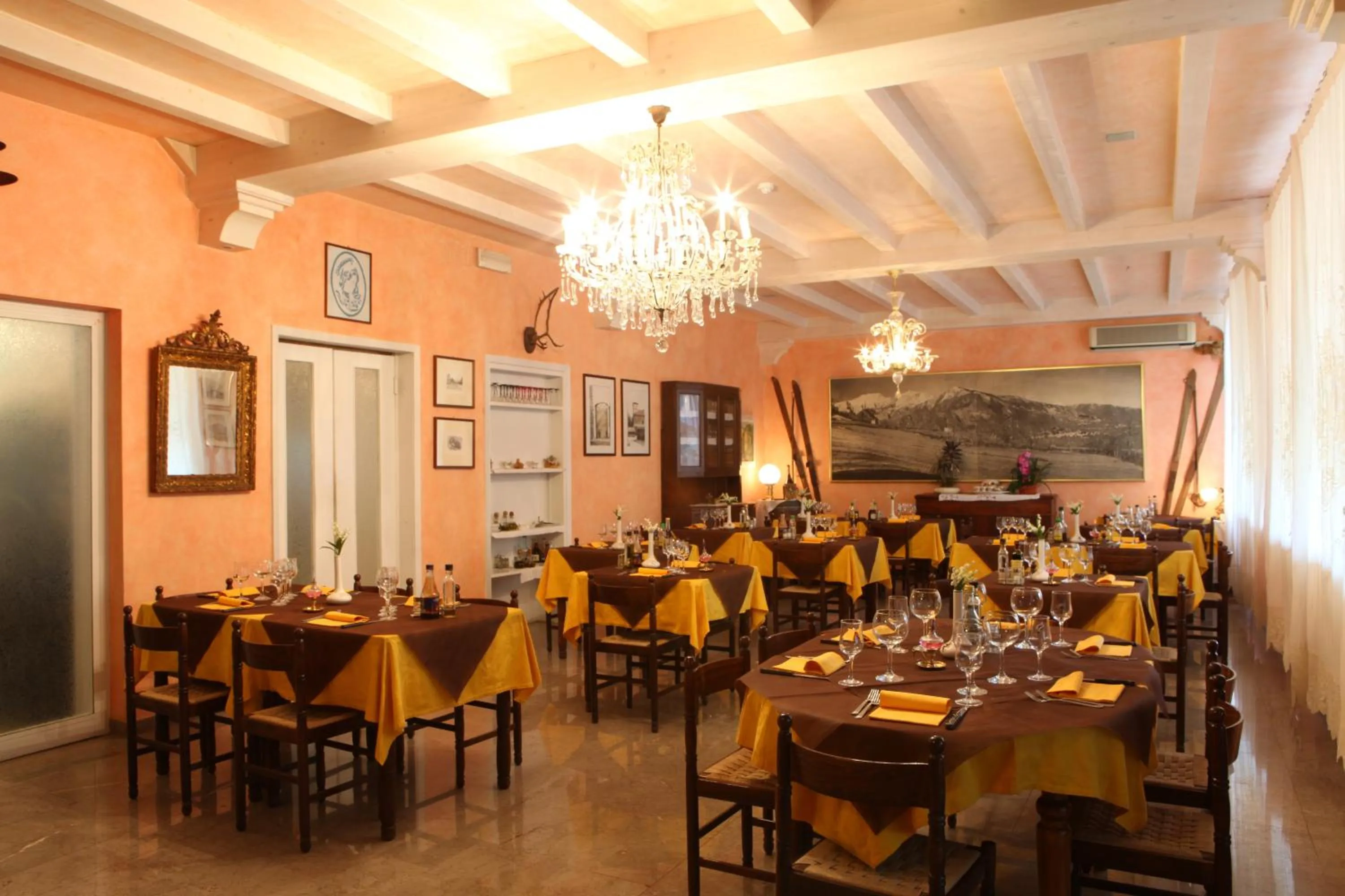 Restaurant/places to eat in Piccolo Hotel