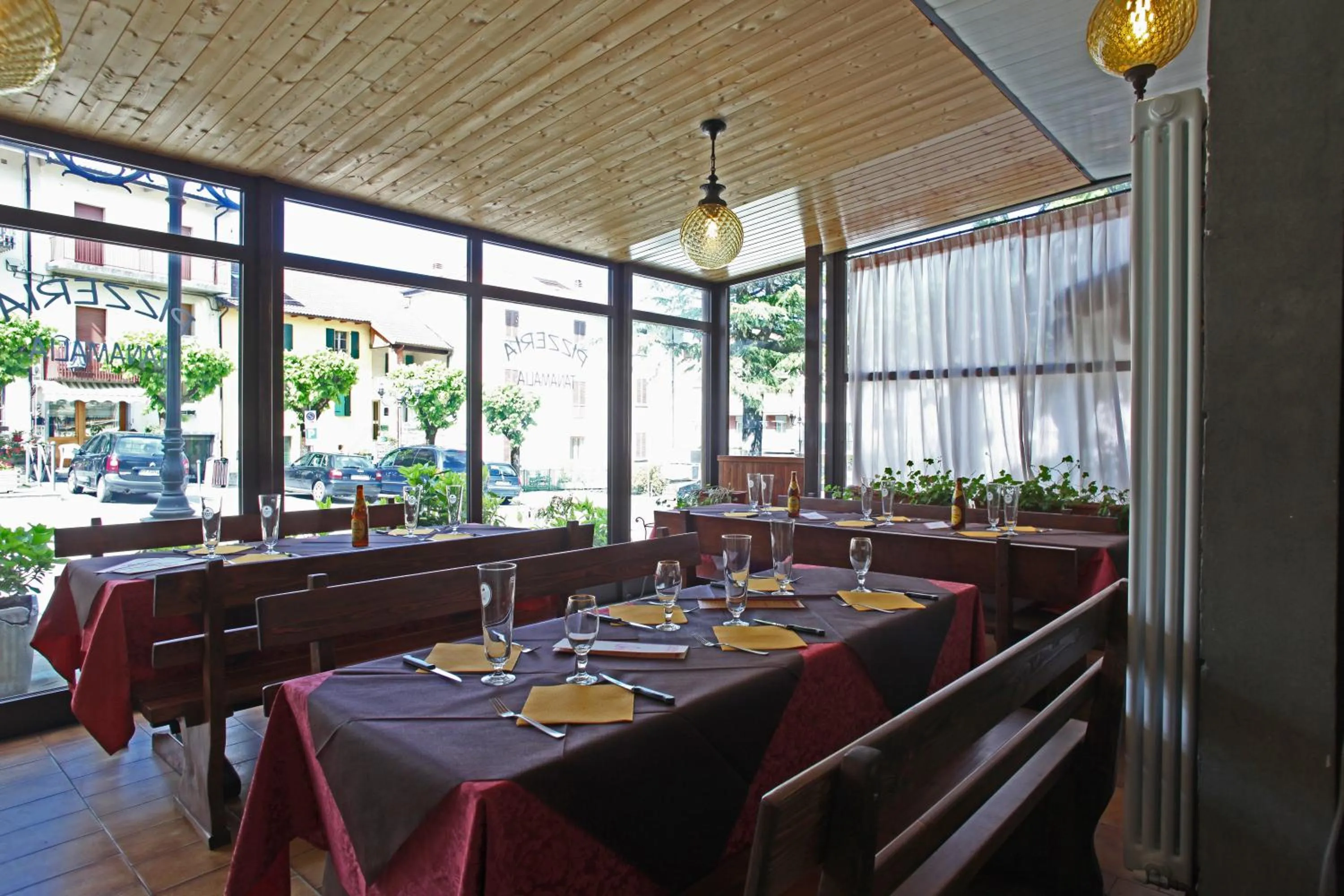 Restaurant/places to eat in Piccolo Hotel