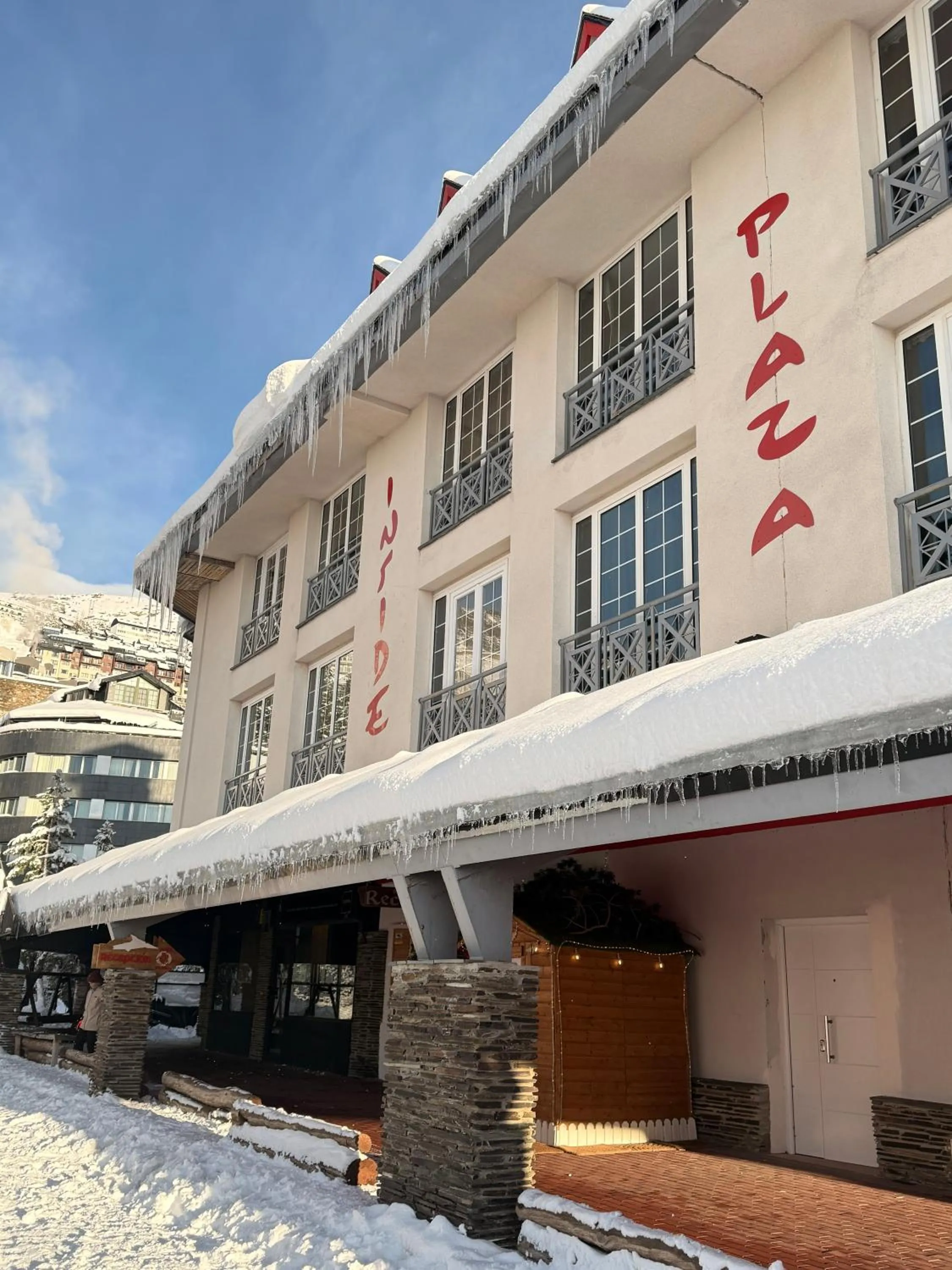 Facade/entrance in Inside Plaza Sierra Nevada