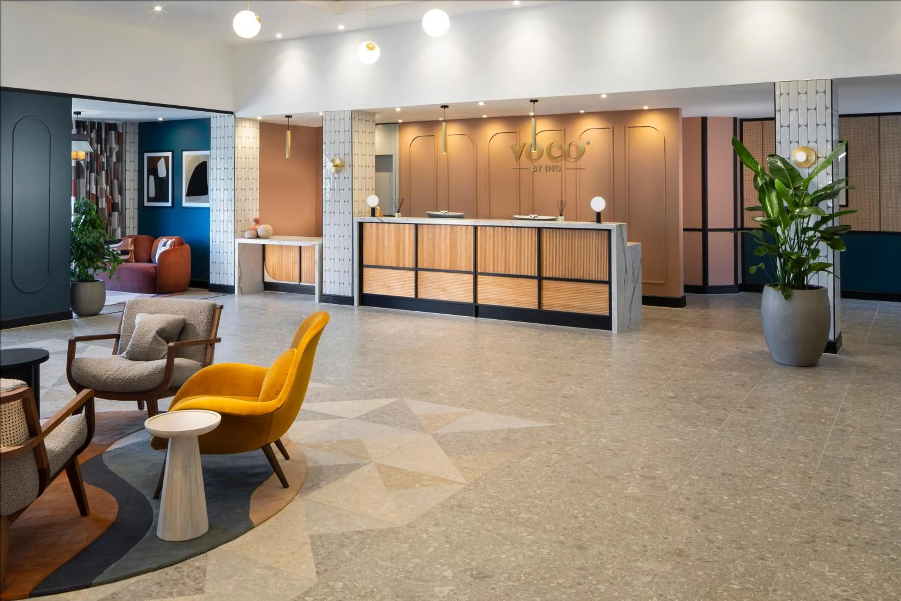 Lobby or reception in voco Fareham - Solent by IHG