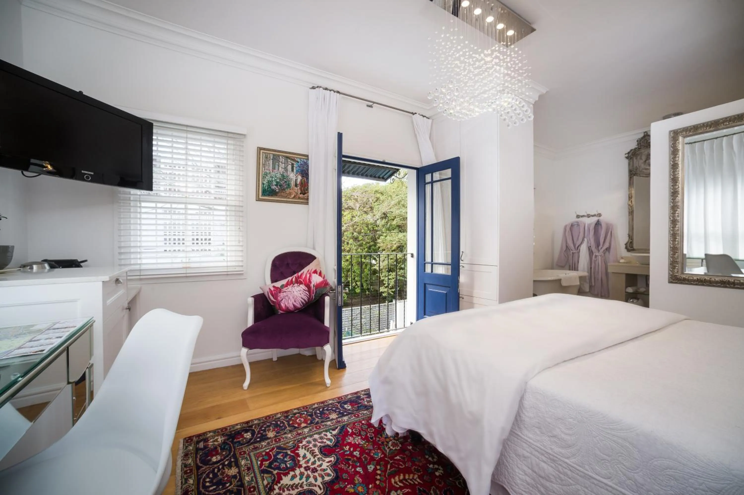 TV and multimedia, Bed in Batavia Boutique Hotel