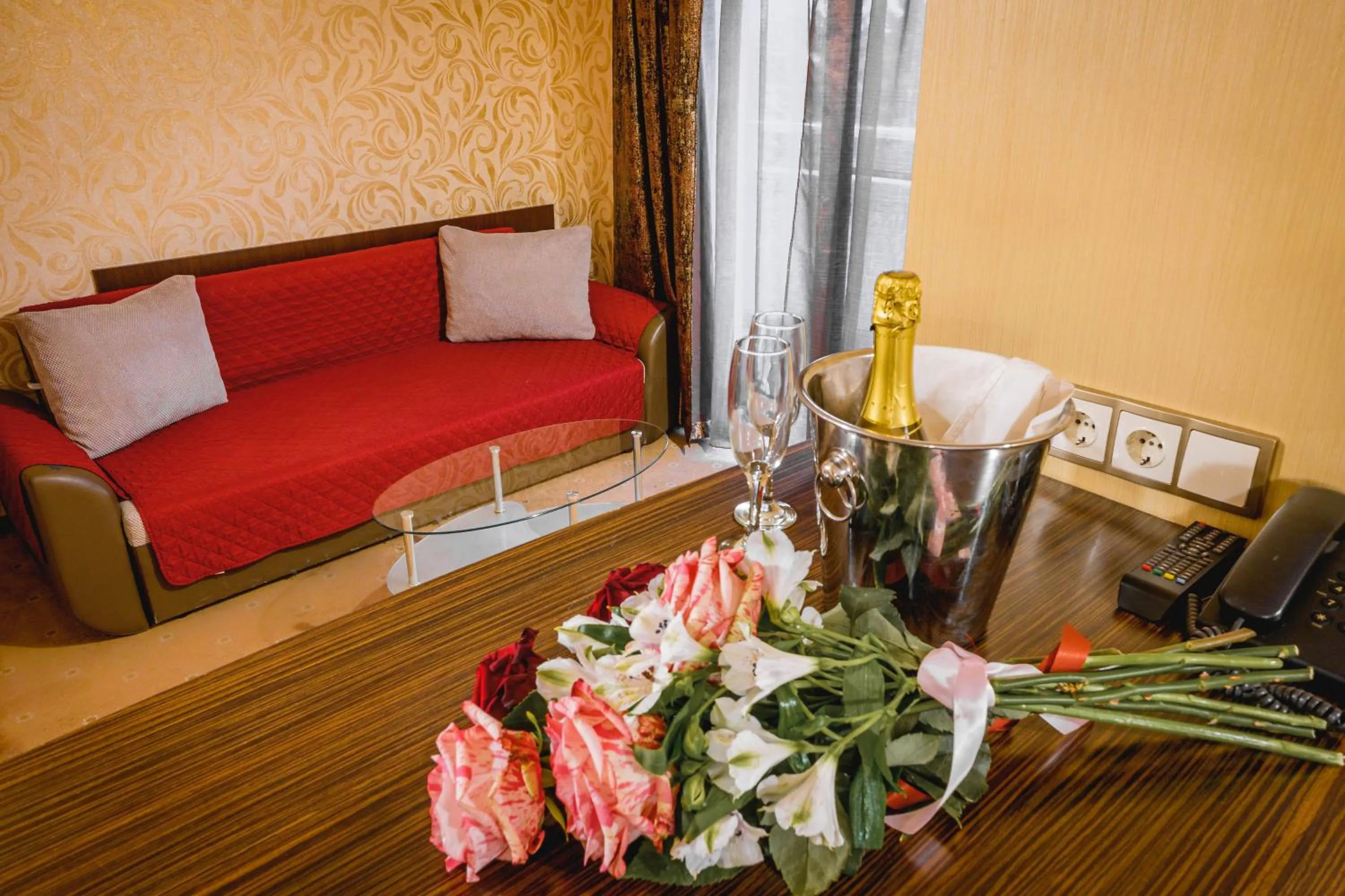 Living room in Eleganza Family Hotel - Free Parking