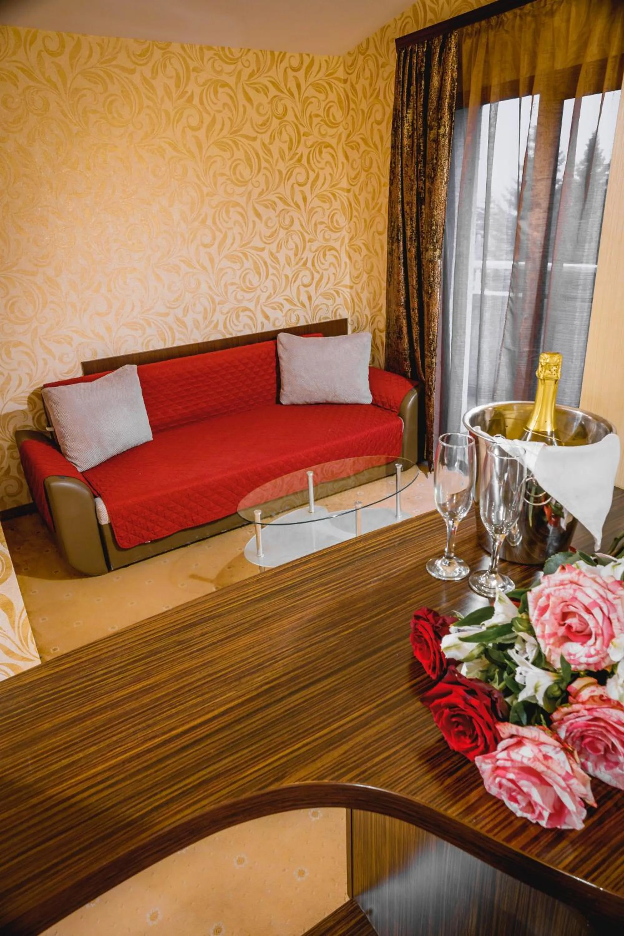 Living room in Eleganza Family Hotel - Free Parking