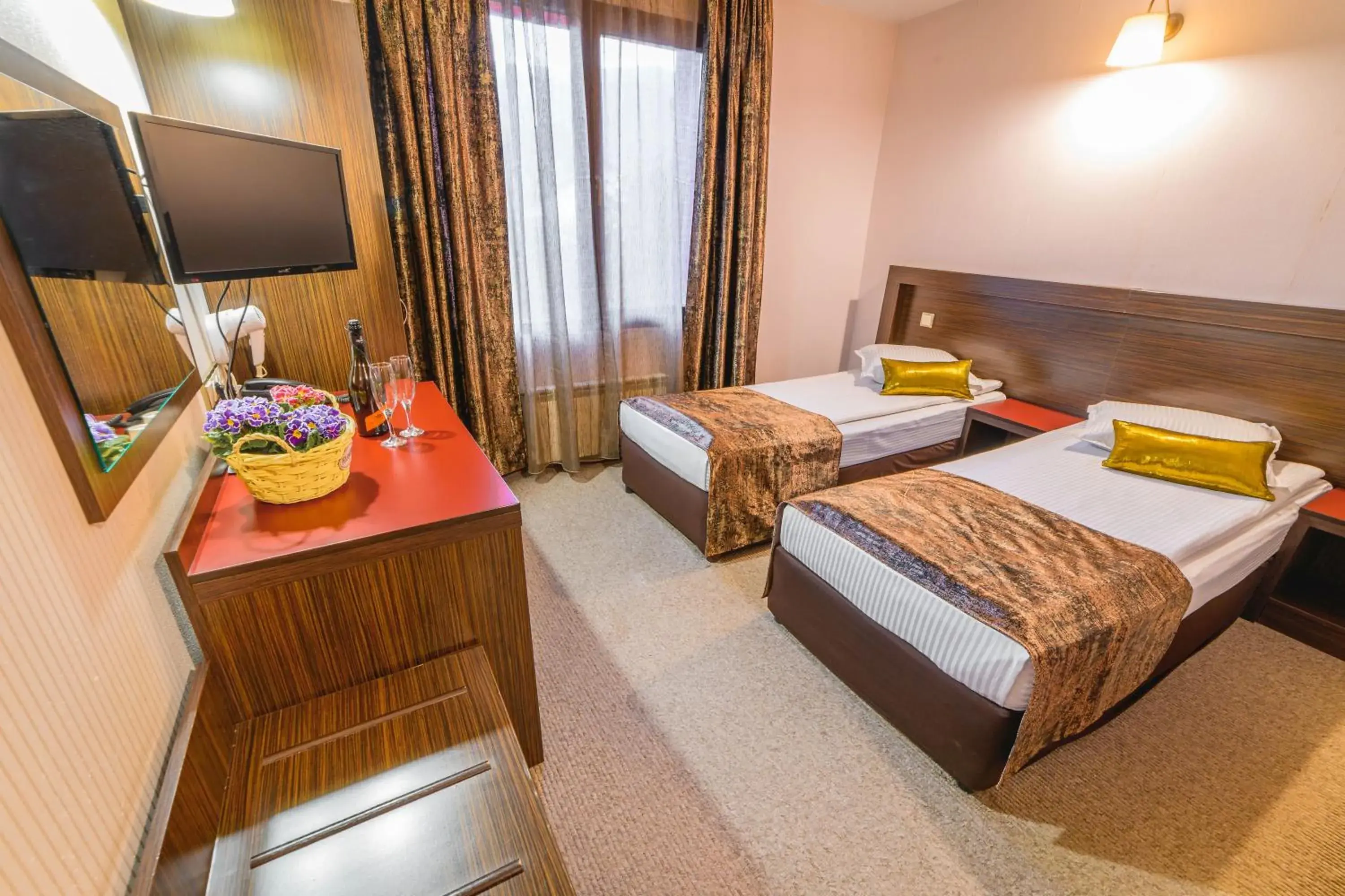 Twin Room in Eleganza Family Hotel - Free Parking Twin Room in Eleganza Family Hotel - Free Parking