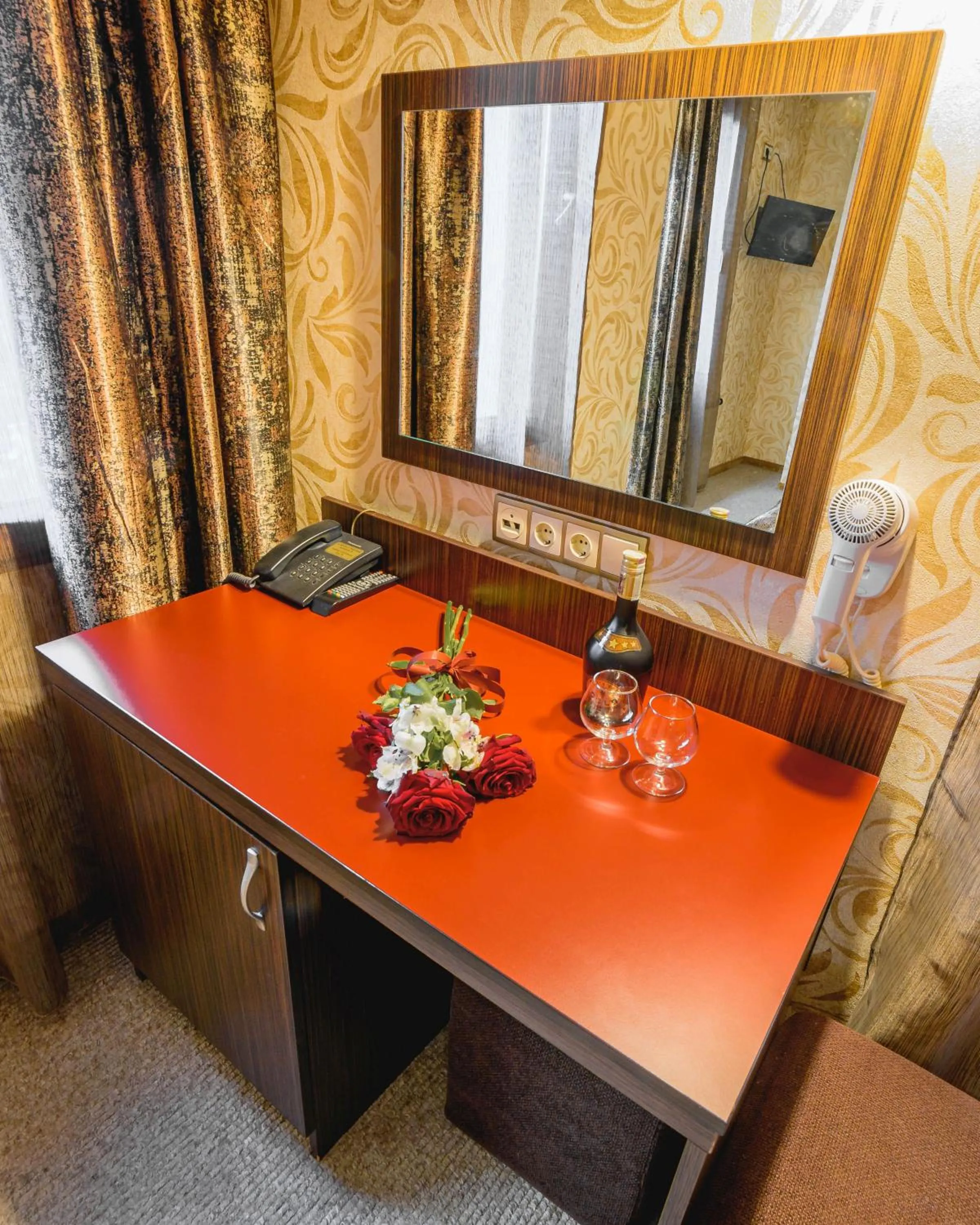 Eleganza Family Hotel - Free Parking