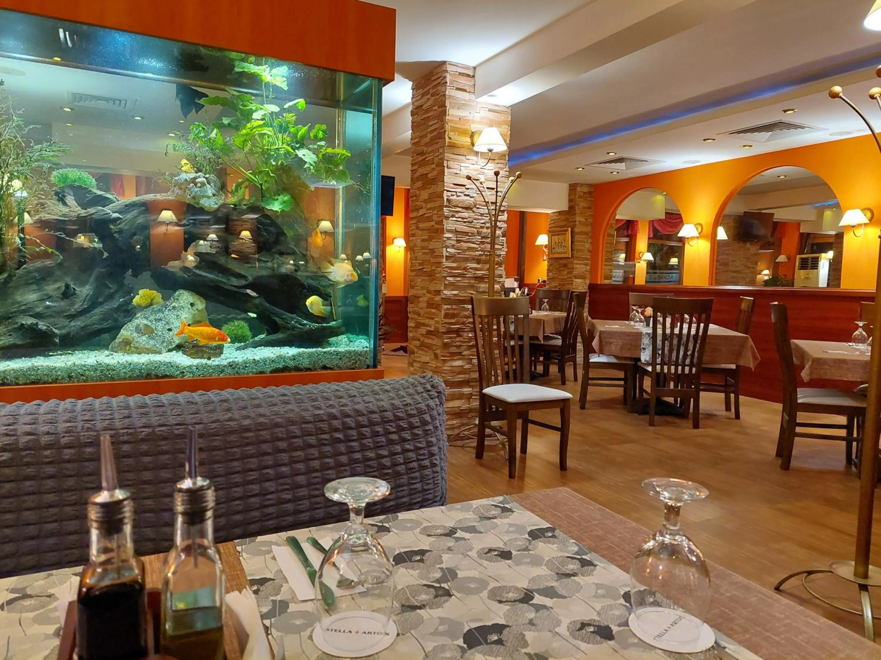Restaurant/places to eat in Eleganza Family Hotel - Free Parking