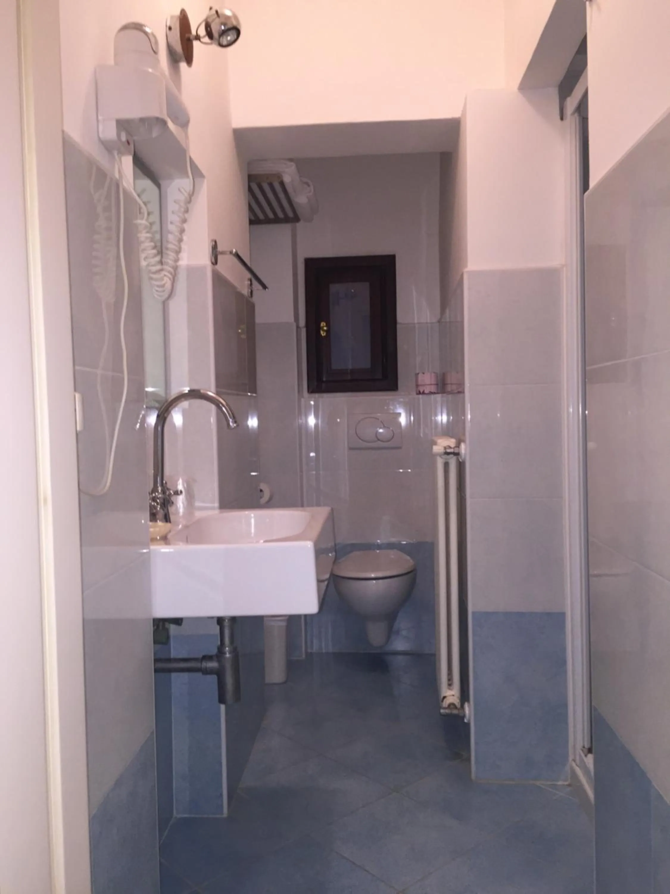 Bathroom in Albergo ai Tolentini